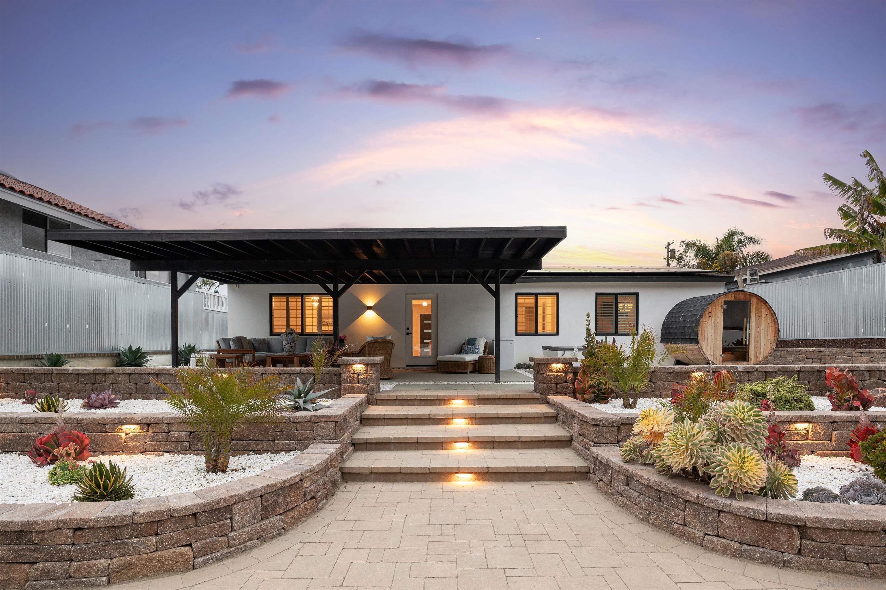 Detail Gallery Image 4 of 34 For 3011  Lloyd St, San Diego,  CA 92117 - 4 Beds | 2 Baths