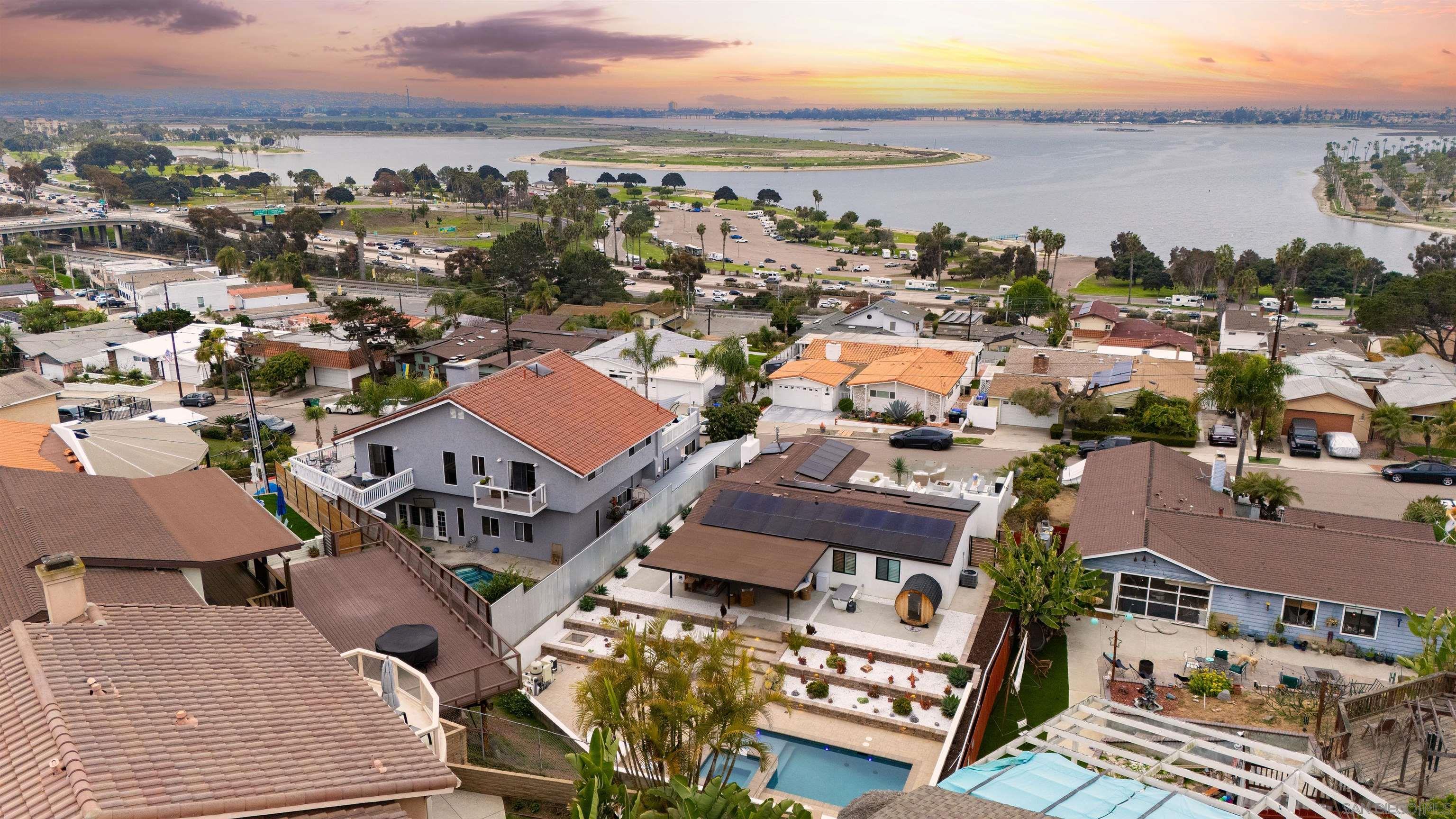 Detail Gallery Image 5 of 34 For 3011  Lloyd St, San Diego,  CA 92117 - 4 Beds | 2 Baths