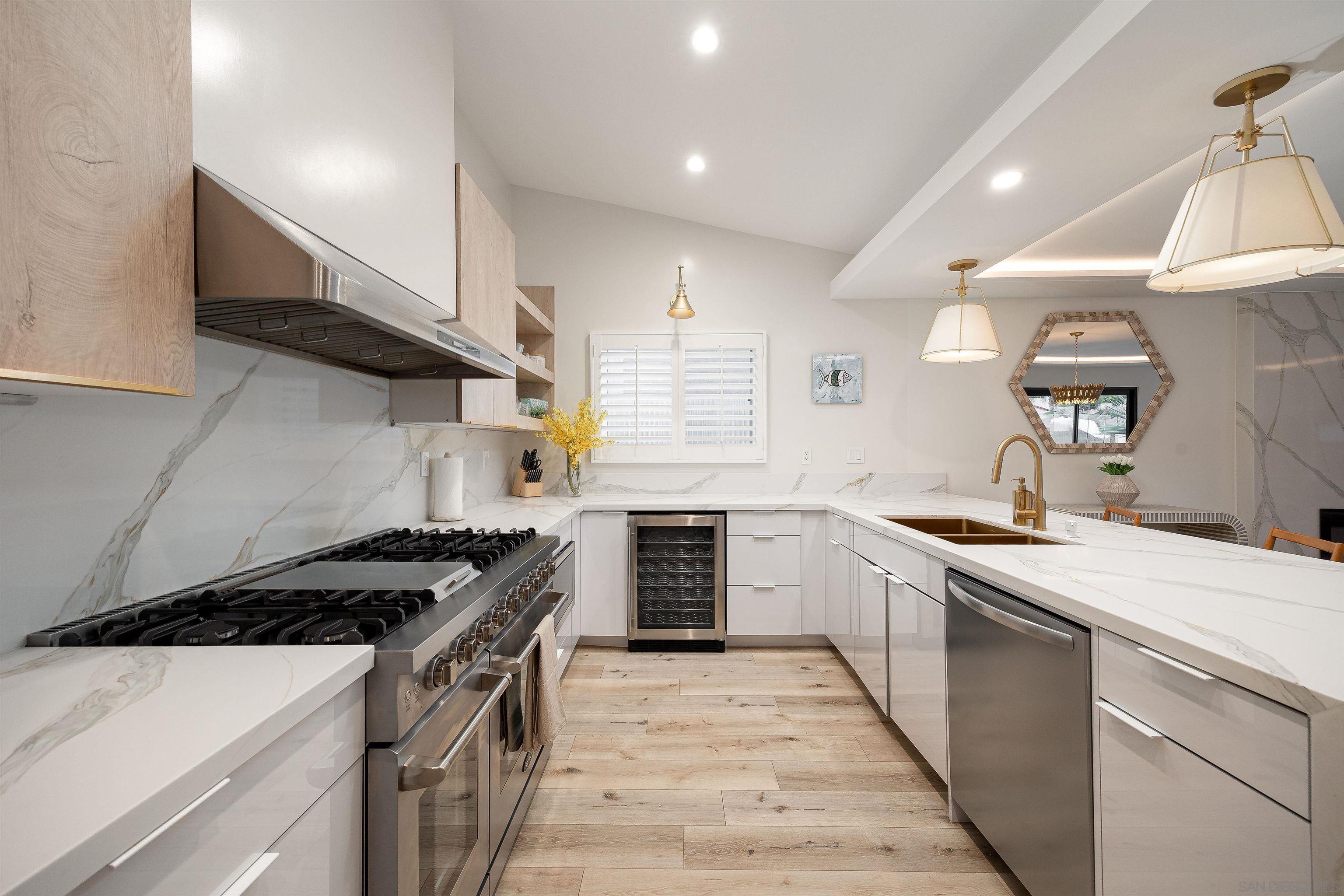 Detail Gallery Image 10 of 34 For 3011  Lloyd St, San Diego,  CA 92117 - 4 Beds | 2 Baths