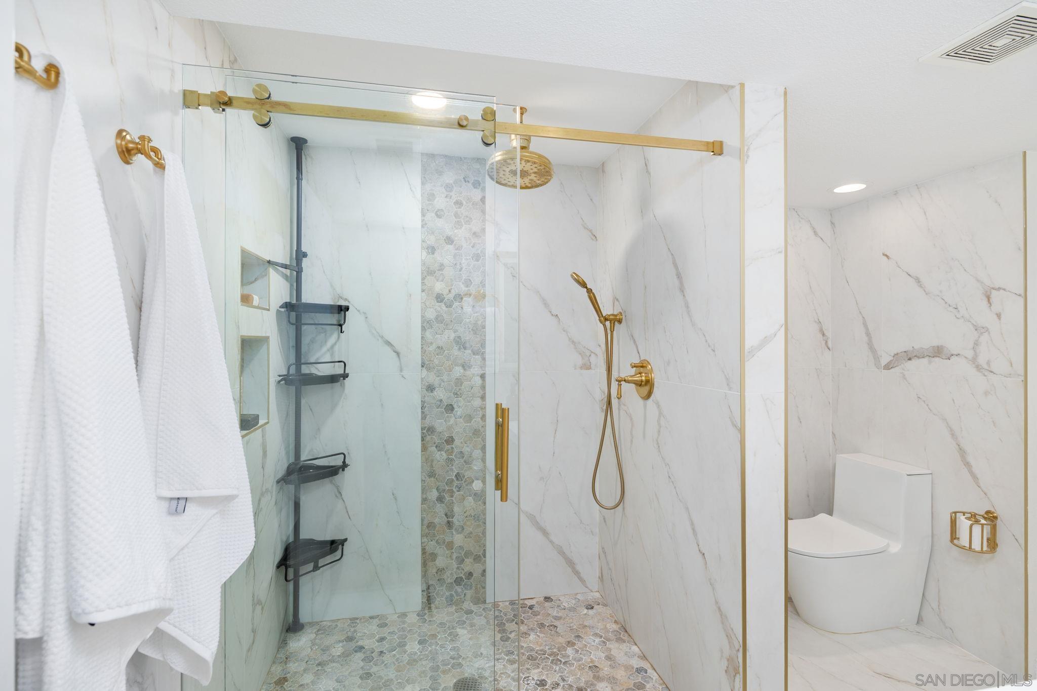 Detail Gallery Image 17 of 33 For 959  Intrepid Ct, Del Mar,  CA 92014 - 2 Beds | 2 Baths