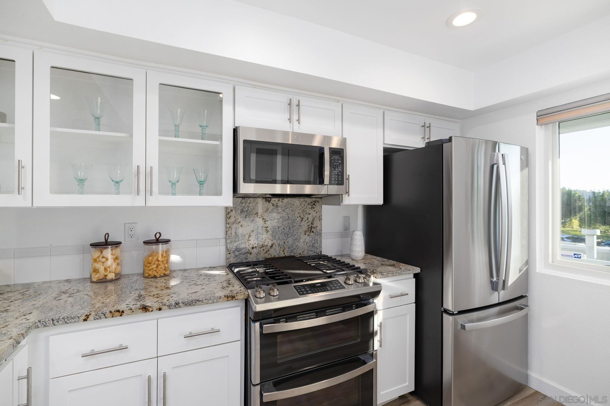 Detail Gallery Image 5 of 33 For 959  Intrepid Ct, Del Mar,  CA 92014 - 2 Beds | 2 Baths