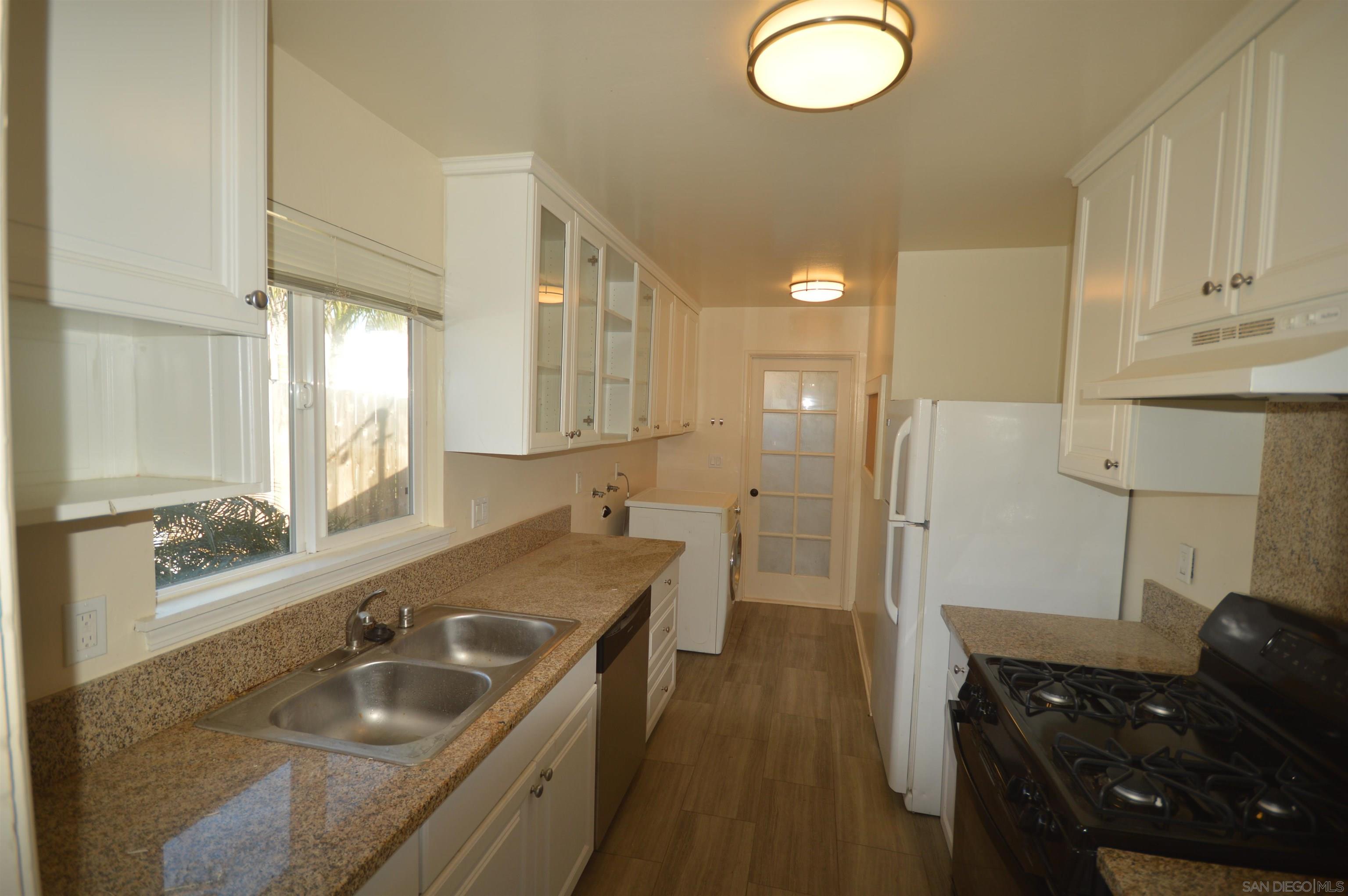 Detail Gallery Image 3 of 24 For 2679-83  Tern Dr, San Diego,  CA 92123 - 5 Beds | 4 Baths