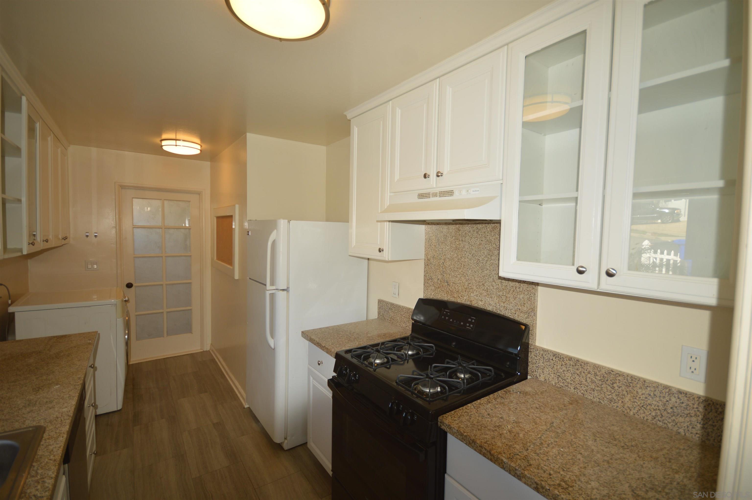 Detail Gallery Image 4 of 24 For 2679-83  Tern Dr, San Diego,  CA 92123 - 5 Beds | 4 Baths