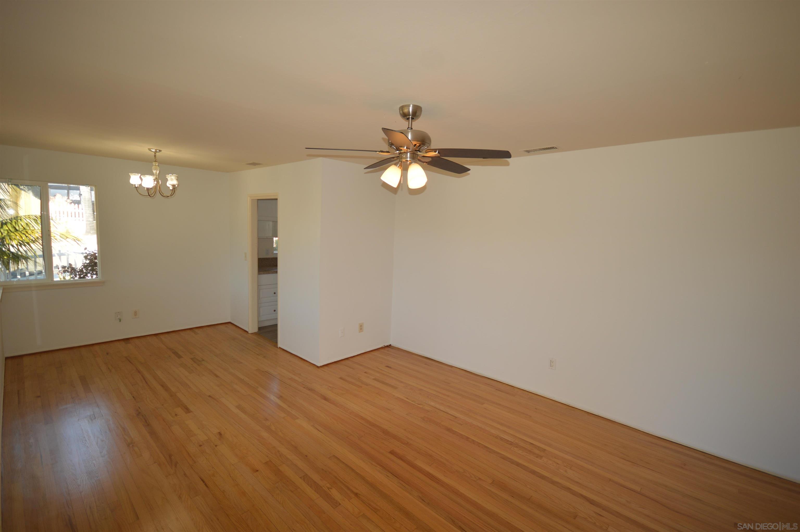 Detail Gallery Image 5 of 24 For 2679-83  Tern Dr, San Diego,  CA 92123 - 5 Beds | 4 Baths