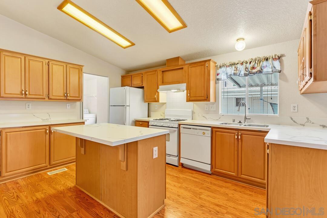 Detail Gallery Image 7 of 28 For 410 S 1st St  Spc 199,  El Cajon,  CA 92019 - 2 Beds | 2 Baths