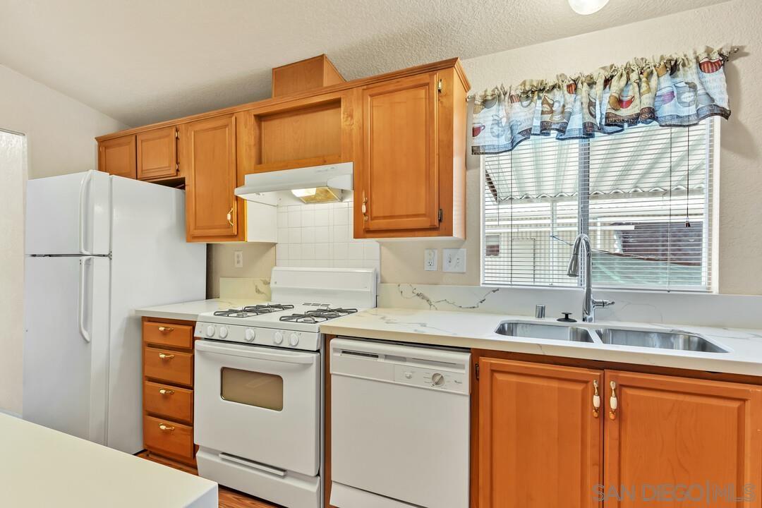Detail Gallery Image 10 of 28 For 410 S 1st St  Spc 199,  El Cajon,  CA 92019 - 2 Beds | 2 Baths