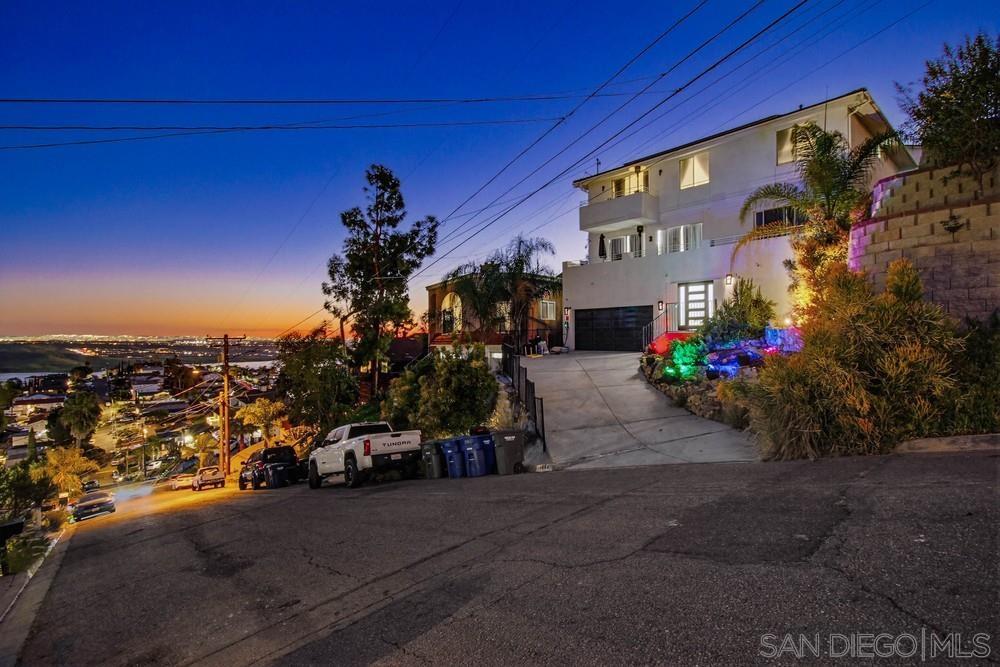 Detail Gallery Image 2 of 46 For 1644  Cuyamaca Ave, Spring Valley,  CA 91977 - 4 Beds | 3/1 Baths