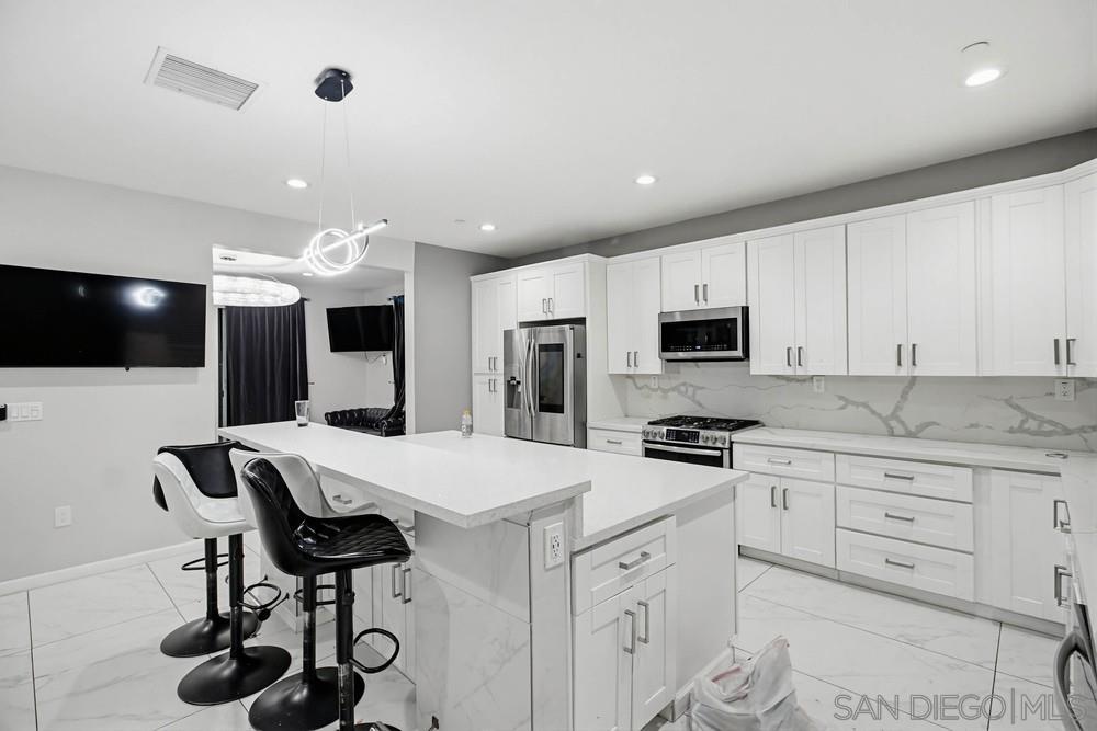 Detail Gallery Image 11 of 46 For 1644  Cuyamaca Ave, Spring Valley,  CA 91977 - 4 Beds | 3/1 Baths