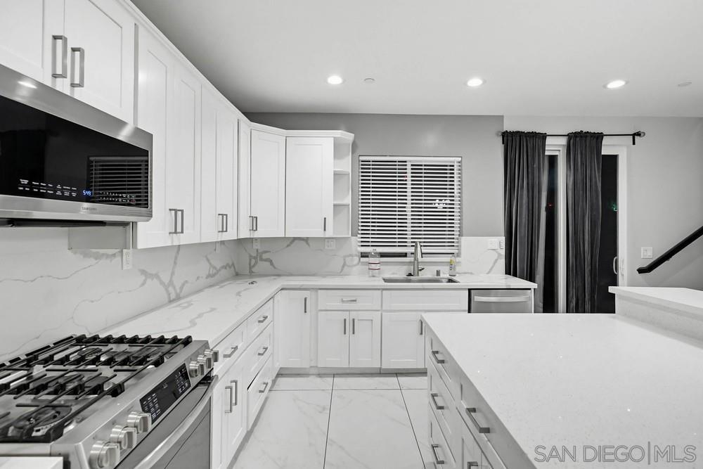 Detail Gallery Image 13 of 46 For 1644  Cuyamaca Ave, Spring Valley,  CA 91977 - 4 Beds | 3/1 Baths