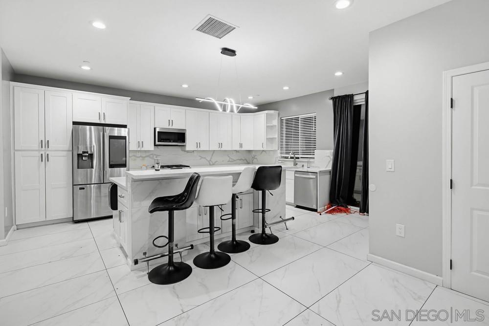 Detail Gallery Image 9 of 46 For 1644  Cuyamaca Ave, Spring Valley,  CA 91977 - 4 Beds | 3/1 Baths