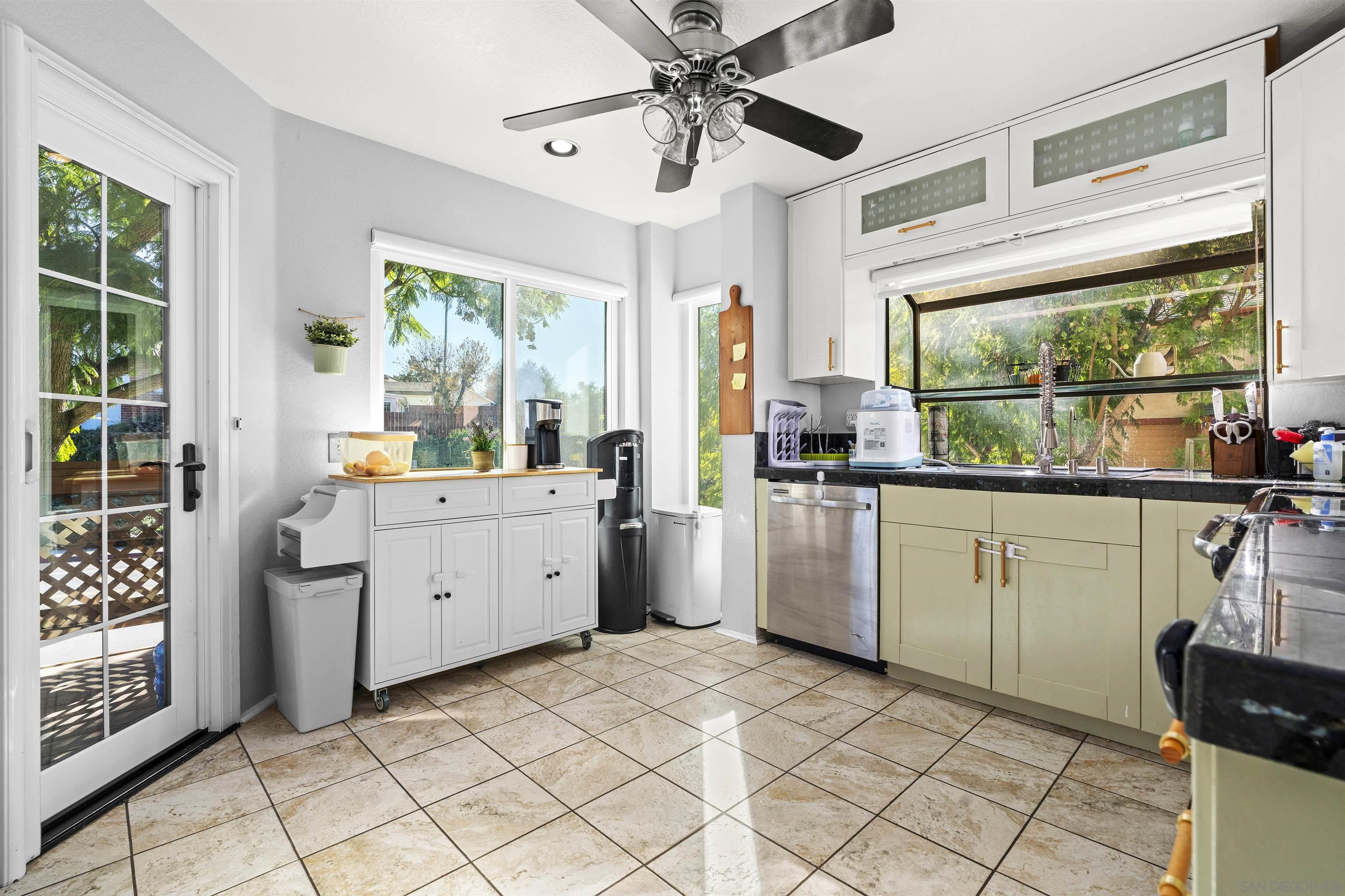 Detail Gallery Image 15 of 51 For 8896  Highwood Dr  #C,  San Diego,  CA 92119 - 3 Beds | 2/1 Baths