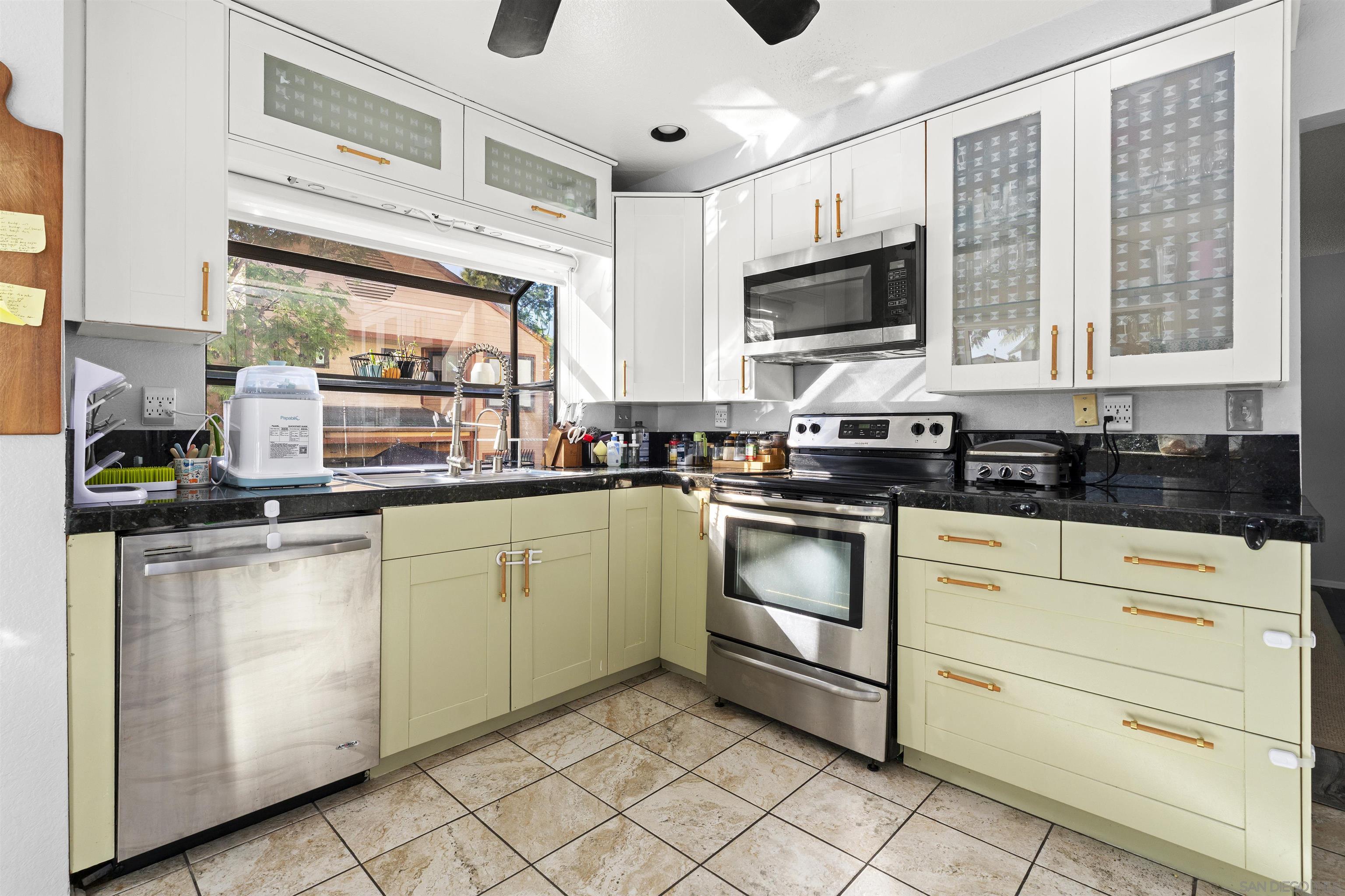 Detail Gallery Image 16 of 51 For 8896  Highwood Dr  #C,  San Diego,  CA 92119 - 3 Beds | 2/1 Baths