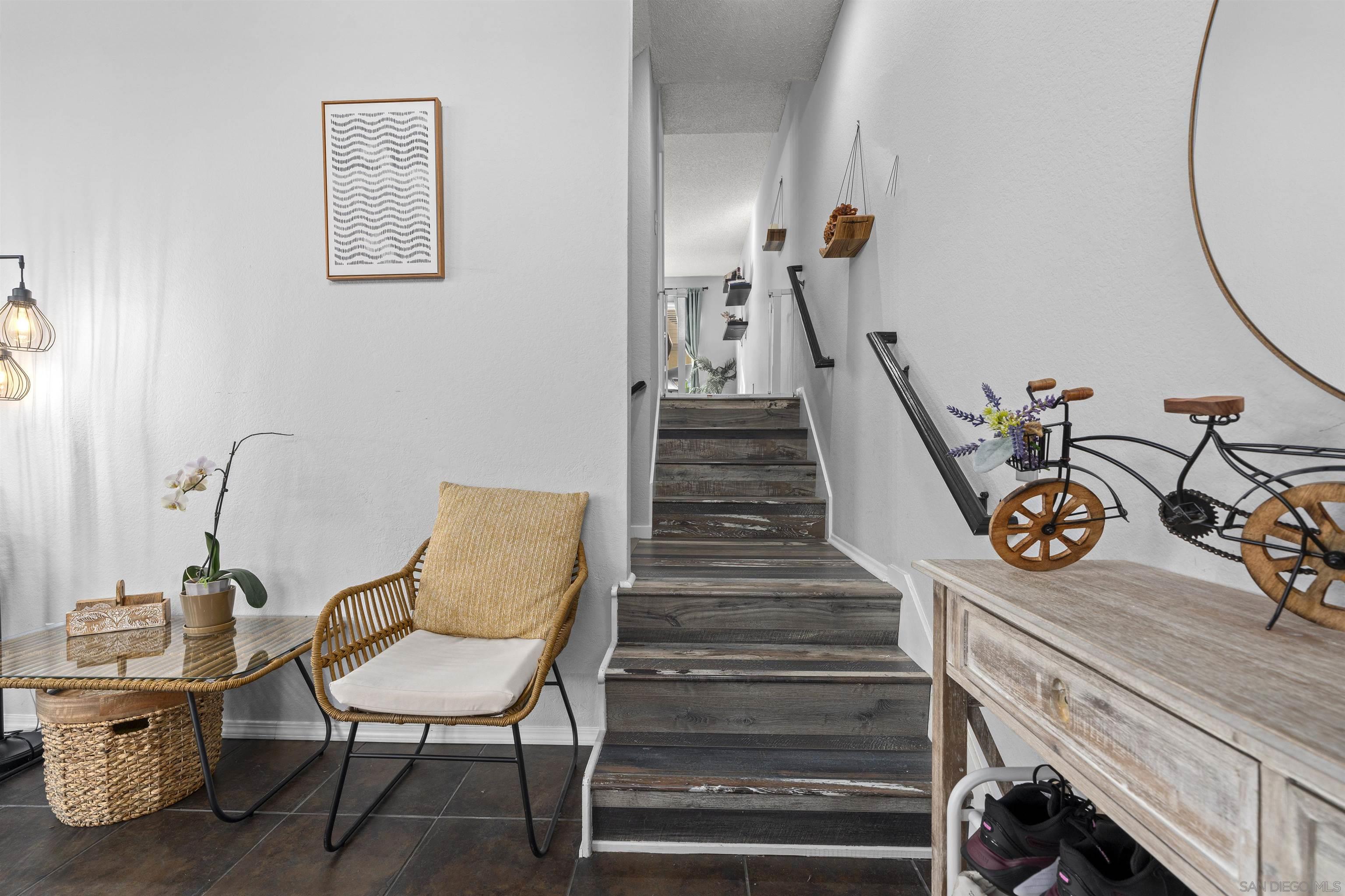 Detail Gallery Image 7 of 51 For 8896  Highwood Dr  #C,  San Diego,  CA 92119 - 3 Beds | 2/1 Baths