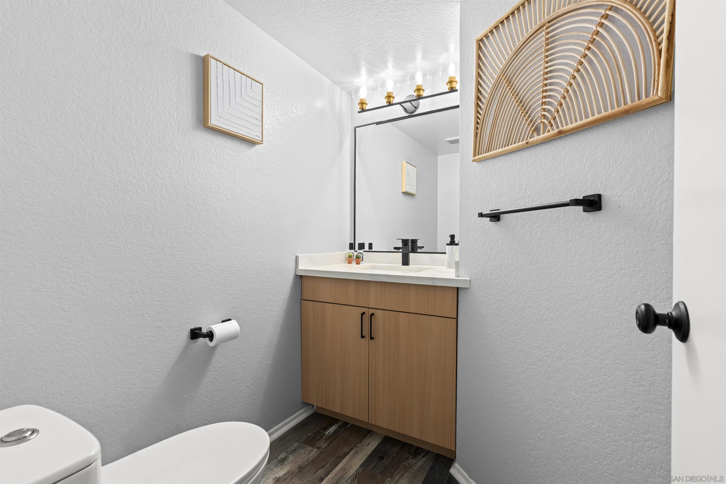 Detail Gallery Image 8 of 51 For 8896  Highwood Dr  #C,  San Diego,  CA 92119 - 3 Beds | 2/1 Baths