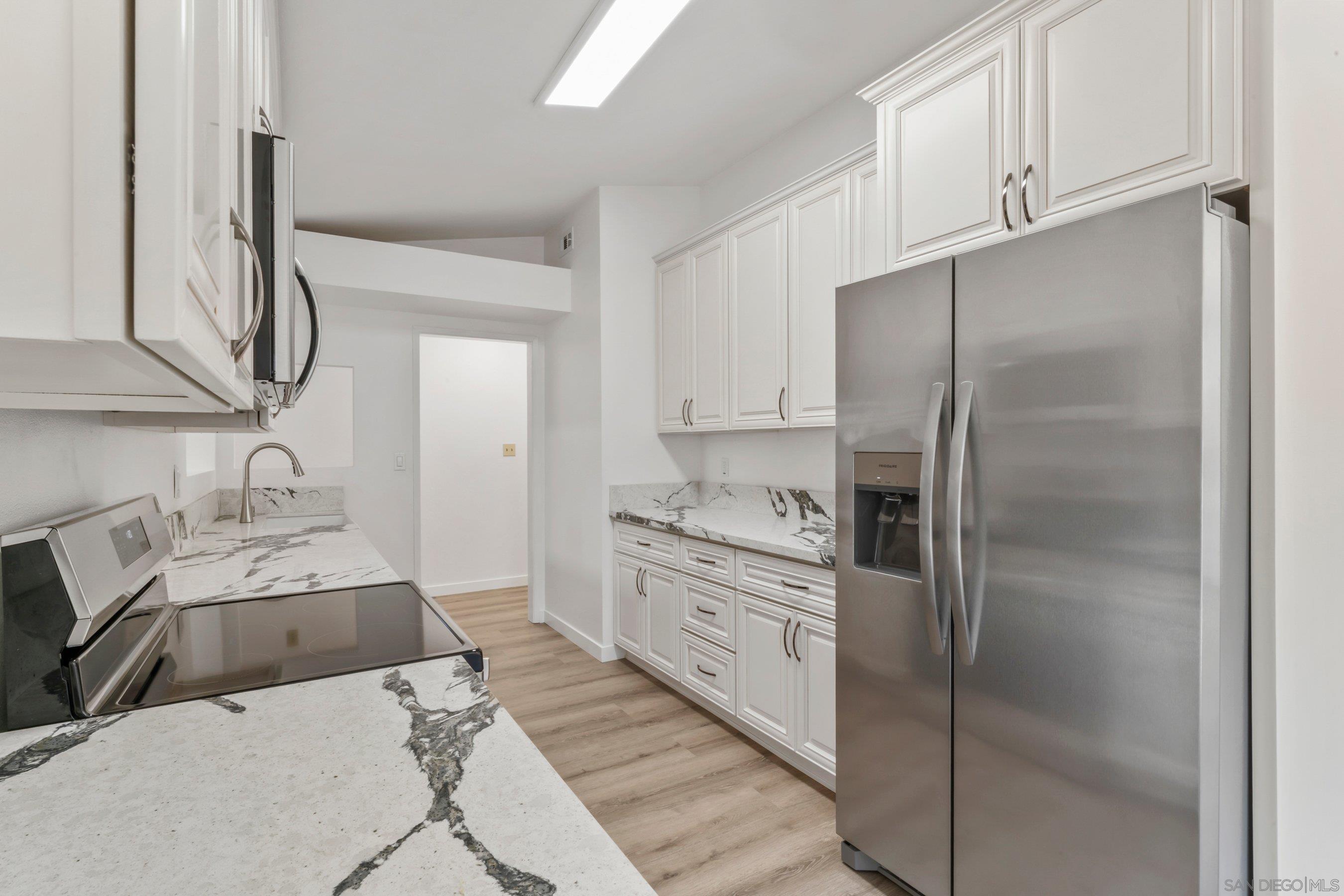 Detail Gallery Image 4 of 19 For 2663  Tonto Way, San Diego,  CA 92117 - 5 Beds | 2 Baths