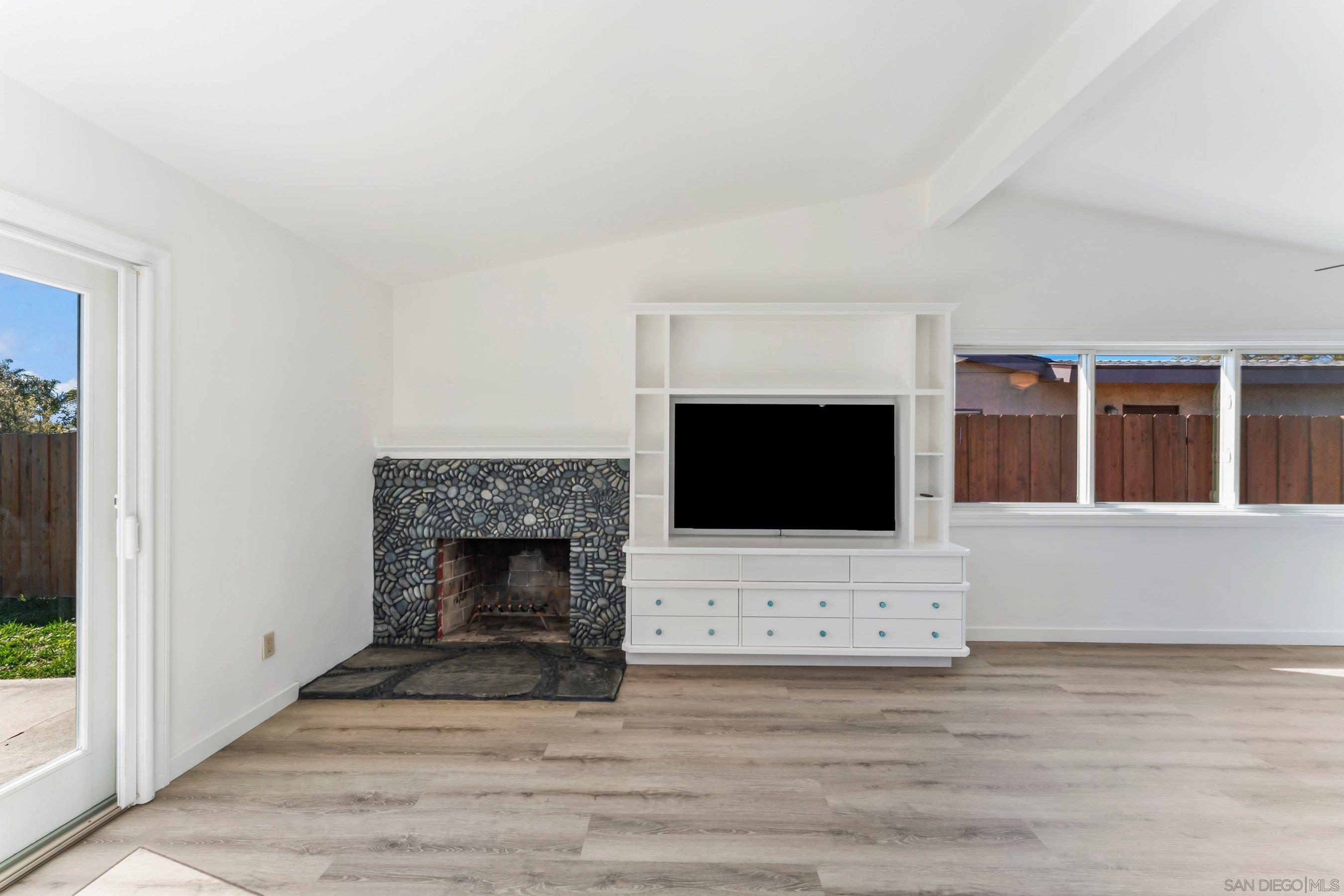 Detail Gallery Image 6 of 19 For 2663  Tonto Way, San Diego,  CA 92117 - 5 Beds | 2 Baths