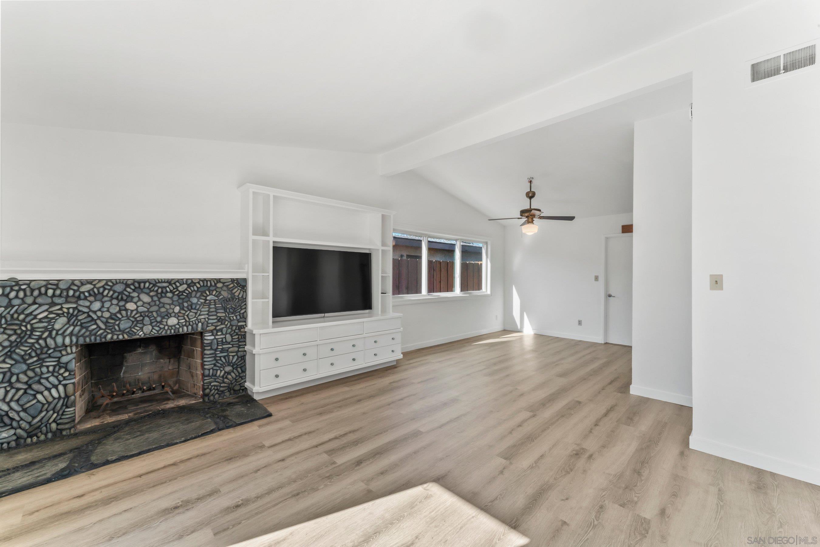 Detail Gallery Image 7 of 19 For 2663  Tonto Way, San Diego,  CA 92117 - 5 Beds | 2 Baths