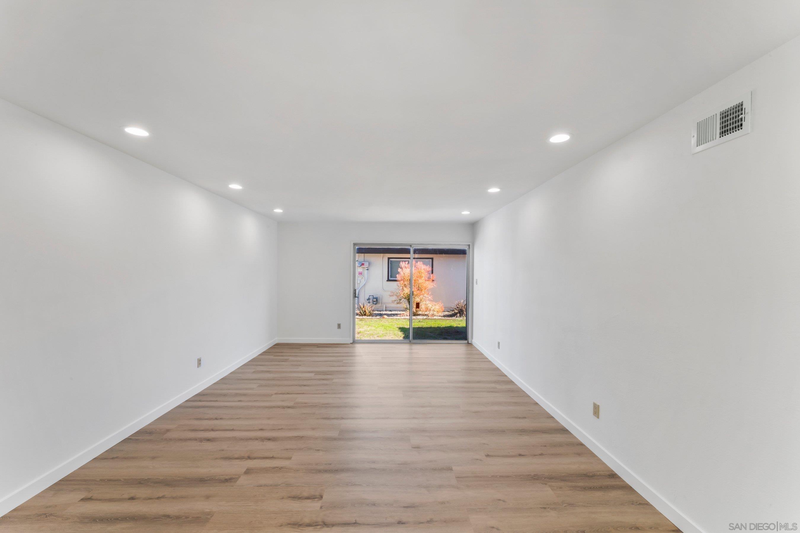 Detail Gallery Image 8 of 19 For 2663  Tonto Way, San Diego,  CA 92117 - 5 Beds | 2 Baths