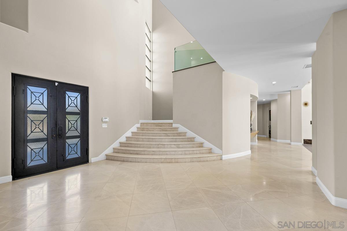 Detail Gallery Image 3 of 38 For 1107  Majestad Ln, Chula Vista,  CA 91910 - 6 Beds | 5/1 Baths