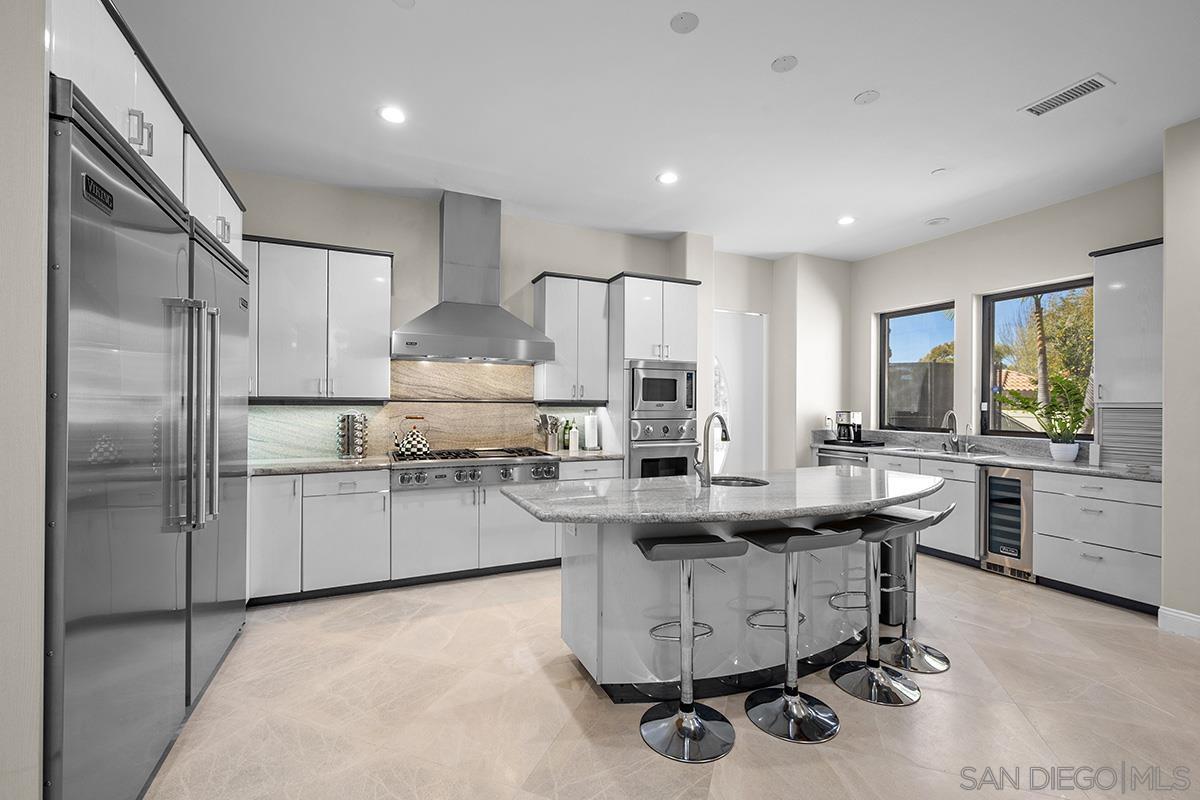 Detail Gallery Image 10 of 38 For 1107  Majestad Ln, Chula Vista,  CA 91910 - 6 Beds | 5/1 Baths