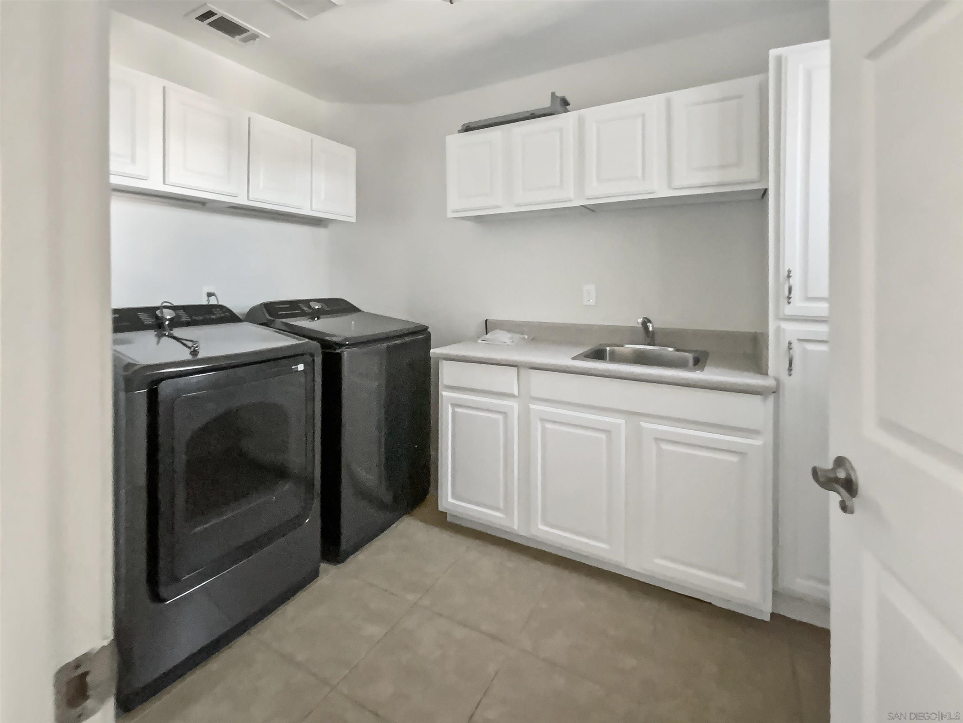 Detail Gallery Image 21 of 27 For 1504  San Bernardino Ave, Spring Valley,  CA 91977 - 4 Beds | 3 Baths