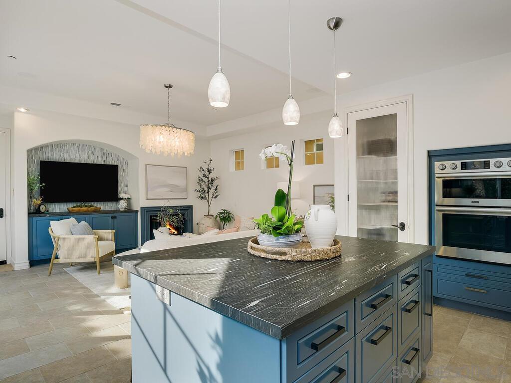 Detail Gallery Image 11 of 51 For 409  N Cedros Ave, Solana Beach,  CA 92075 - 5 Beds | 4 Baths