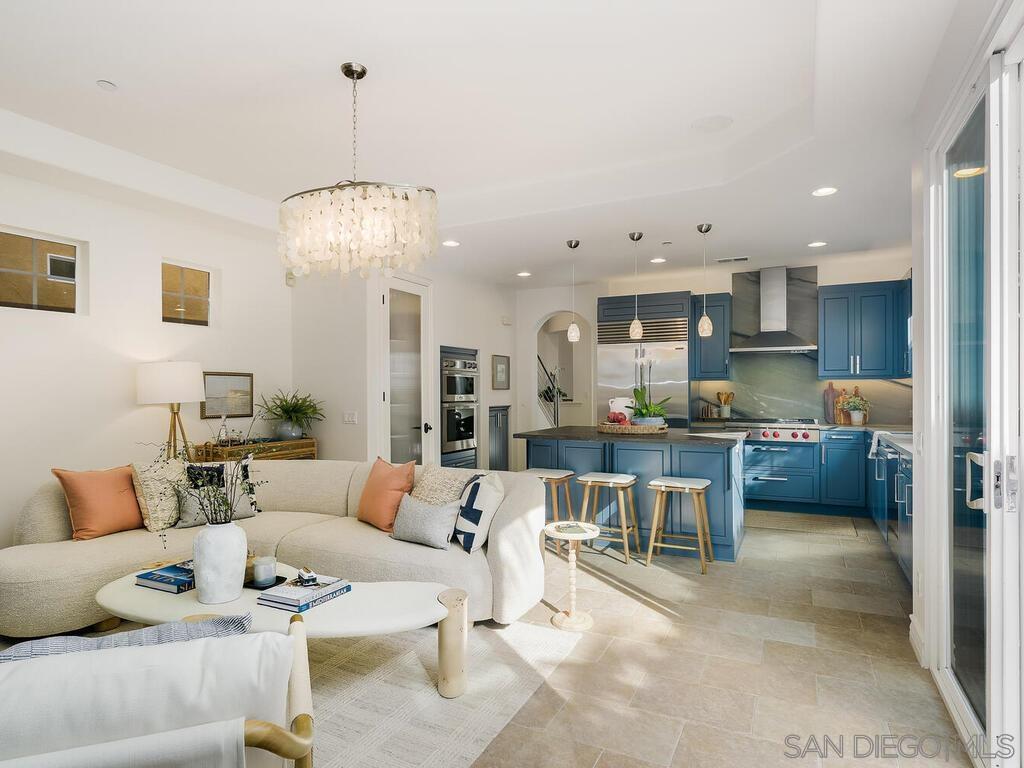 Detail Gallery Image 4 of 51 For 409  N Cedros Ave, Solana Beach,  CA 92075 - 5 Beds | 4 Baths