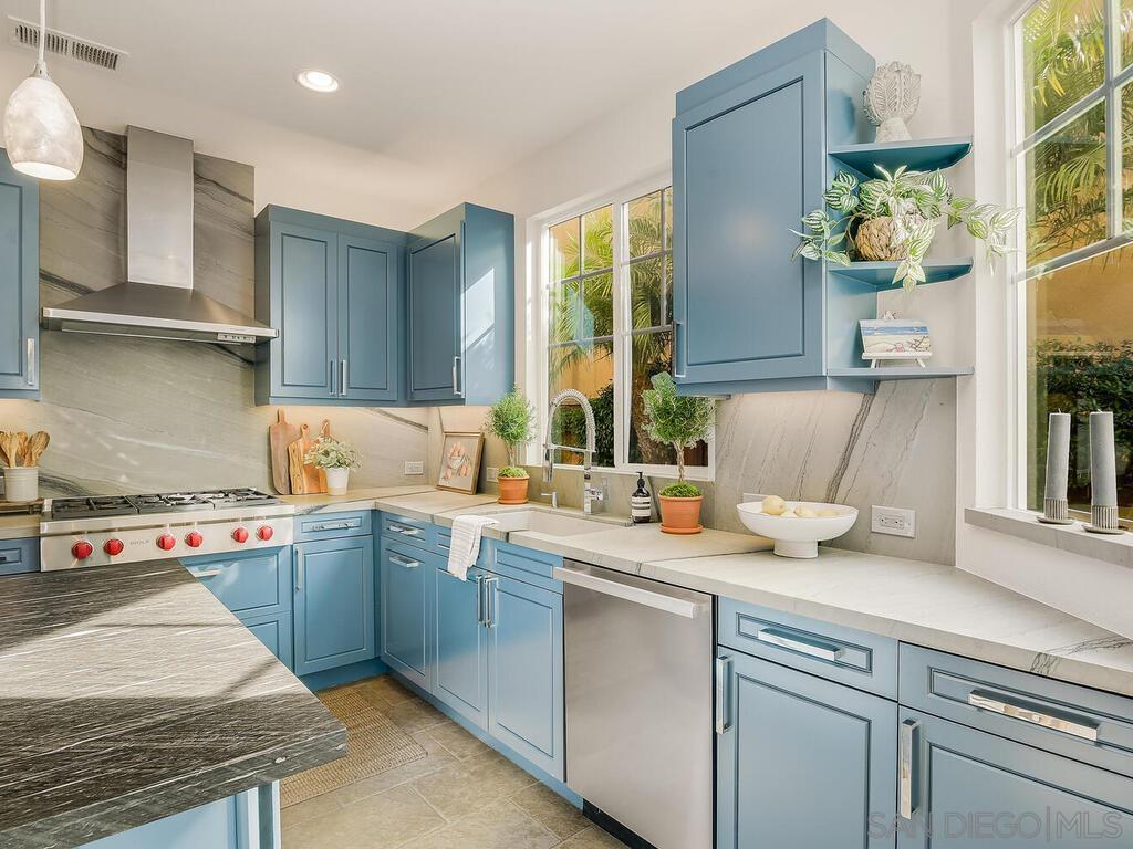 Detail Gallery Image 8 of 51 For 409  N Cedros Ave, Solana Beach,  CA 92075 - 5 Beds | 4 Baths