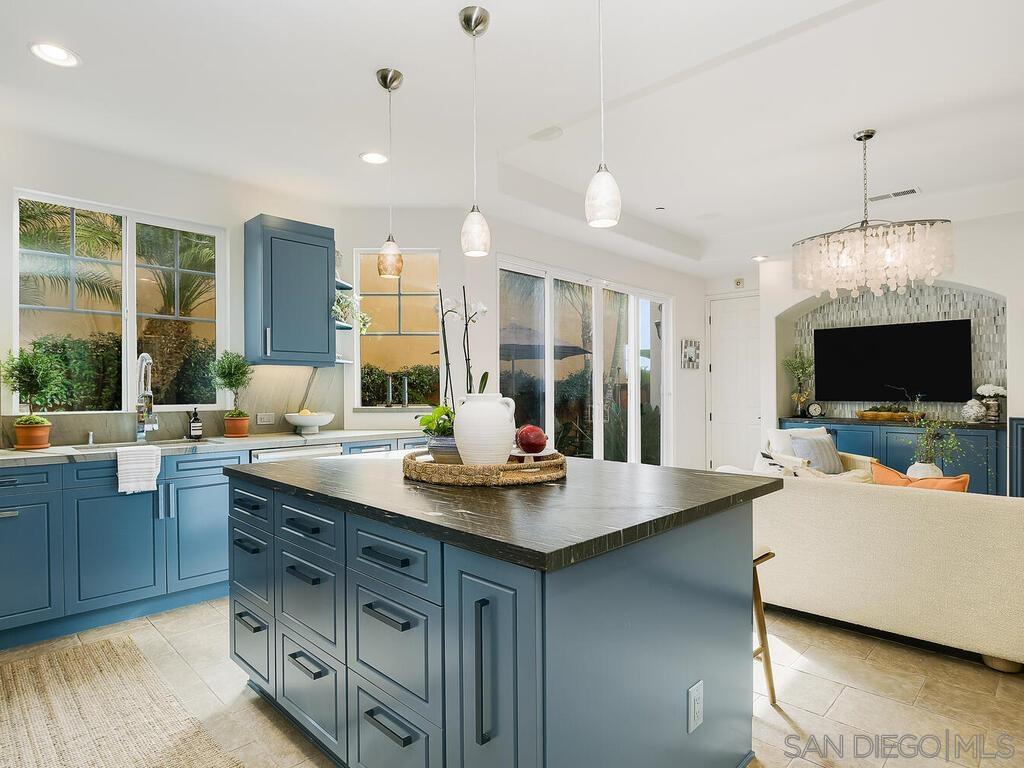 Detail Gallery Image 10 of 51 For 409  N Cedros Ave, Solana Beach,  CA 92075 - 5 Beds | 4 Baths