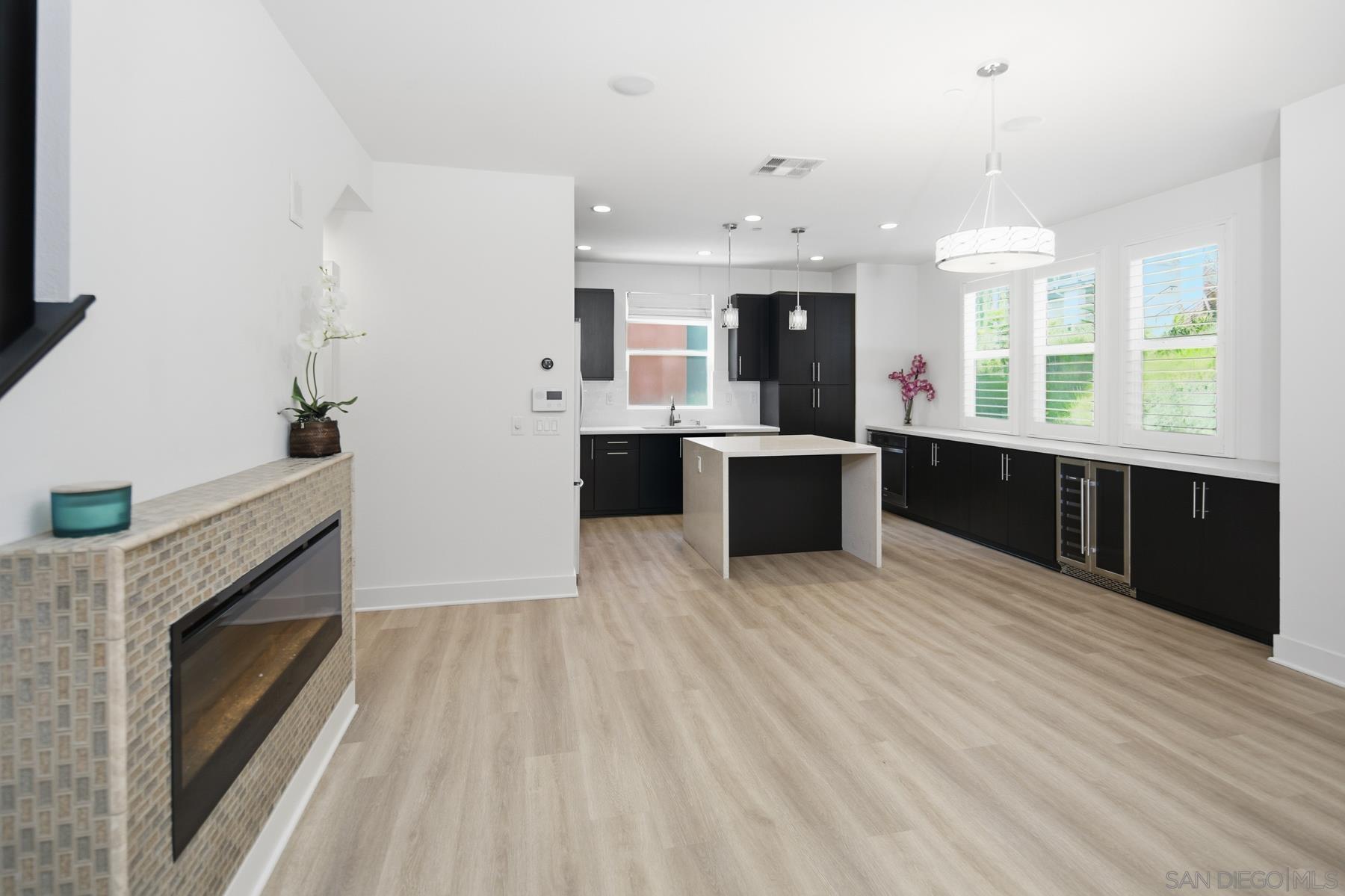 Detail Gallery Image 9 of 41 For 7830  Inception Way, San Diego,  CA 92108 - 3 Beds | 3/1 Baths