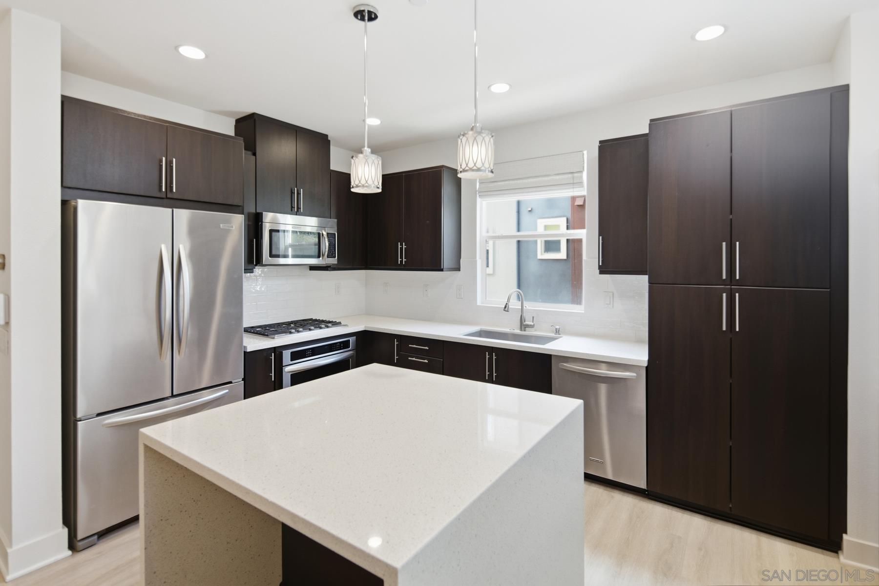 Detail Gallery Image 10 of 41 For 7830  Inception Way, San Diego,  CA 92108 - 3 Beds | 3/1 Baths