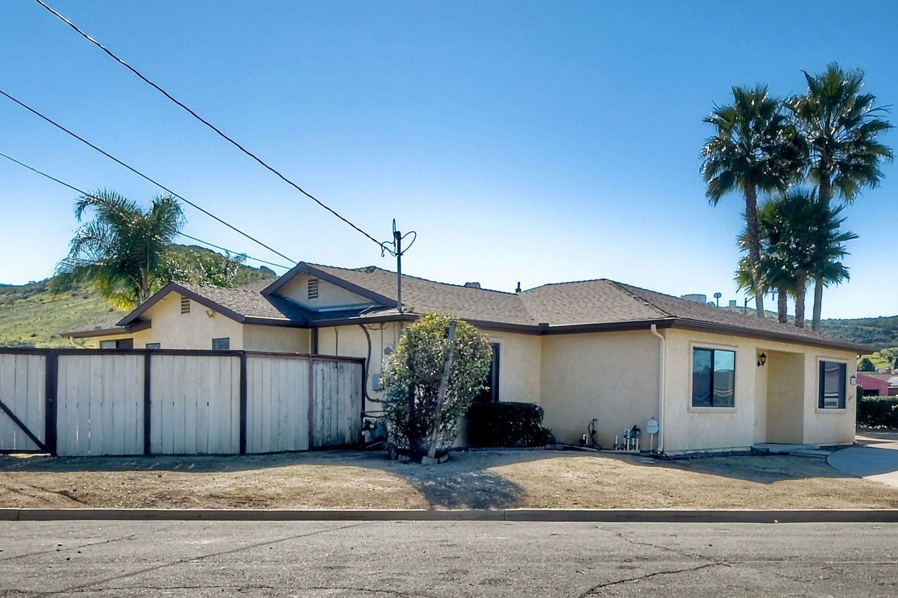 Detail Gallery Image 3 of 34 For 13059  Acton Ave, Poway,  CA 92064 - 3 Beds | 2 Baths