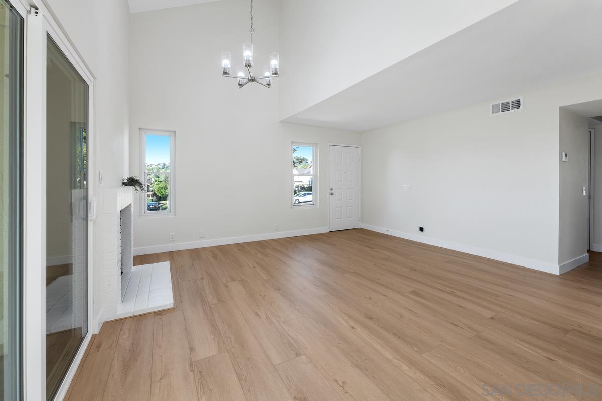 Detail Gallery Image 3 of 36 For 2066  Manzana Way, San Diego,  CA 92139 - 3 Beds | 2 Baths