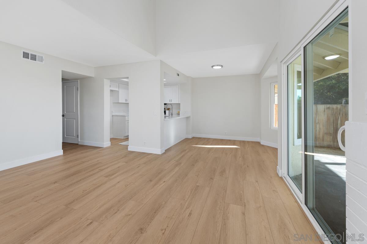 Detail Gallery Image 4 of 36 For 2066  Manzana Way, San Diego,  CA 92139 - 3 Beds | 2 Baths