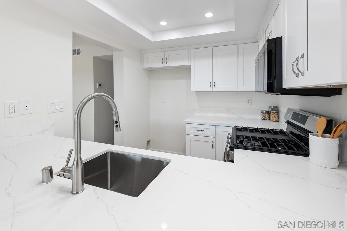 Detail Gallery Image 7 of 36 For 2066  Manzana Way, San Diego,  CA 92139 - 3 Beds | 2 Baths