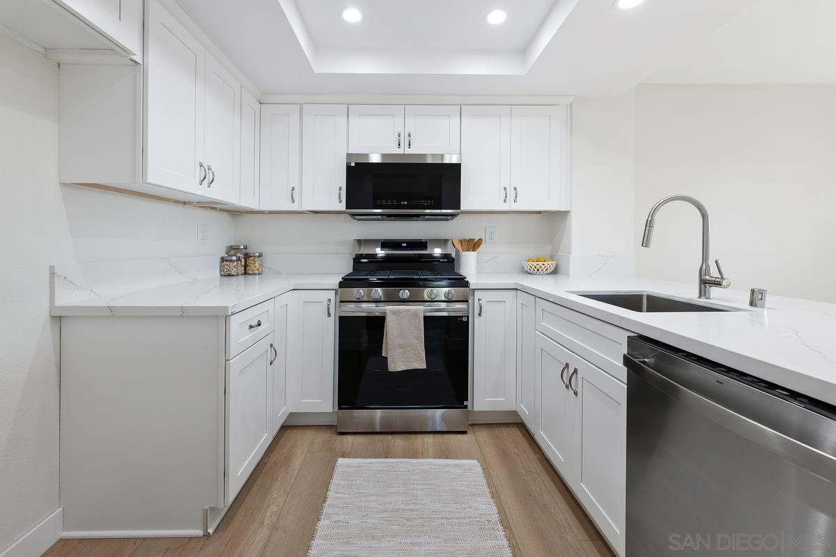 Detail Gallery Image 8 of 36 For 2066  Manzana Way, San Diego,  CA 92139 - 3 Beds | 2 Baths