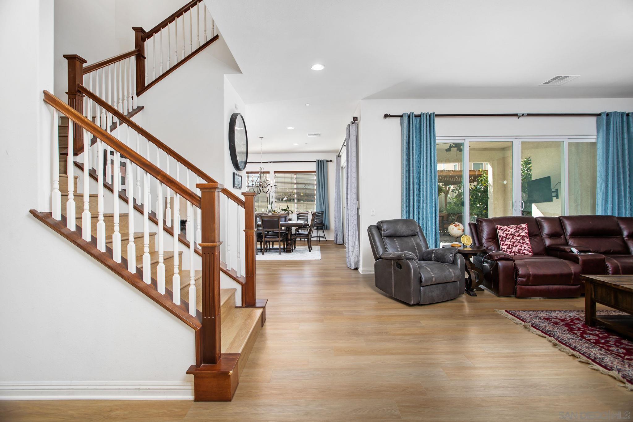 Detail Gallery Image 2 of 36 For 1818  Santa Christina Ave, Chula Vista,  CA 91913 - 4 Beds | 3/1 Baths