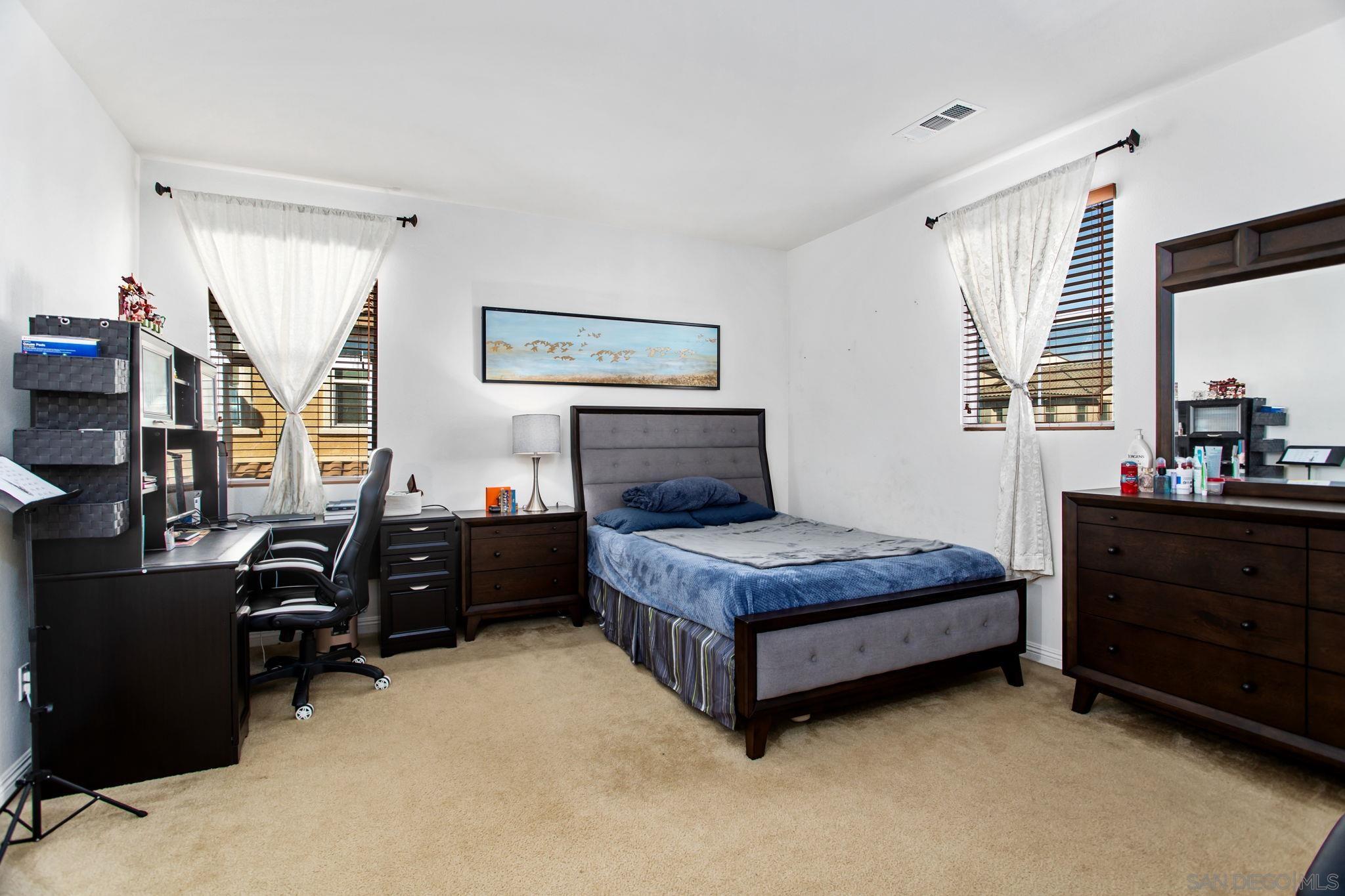 Detail Gallery Image 14 of 36 For 1818  Santa Christina Ave, Chula Vista,  CA 91913 - 4 Beds | 3/1 Baths