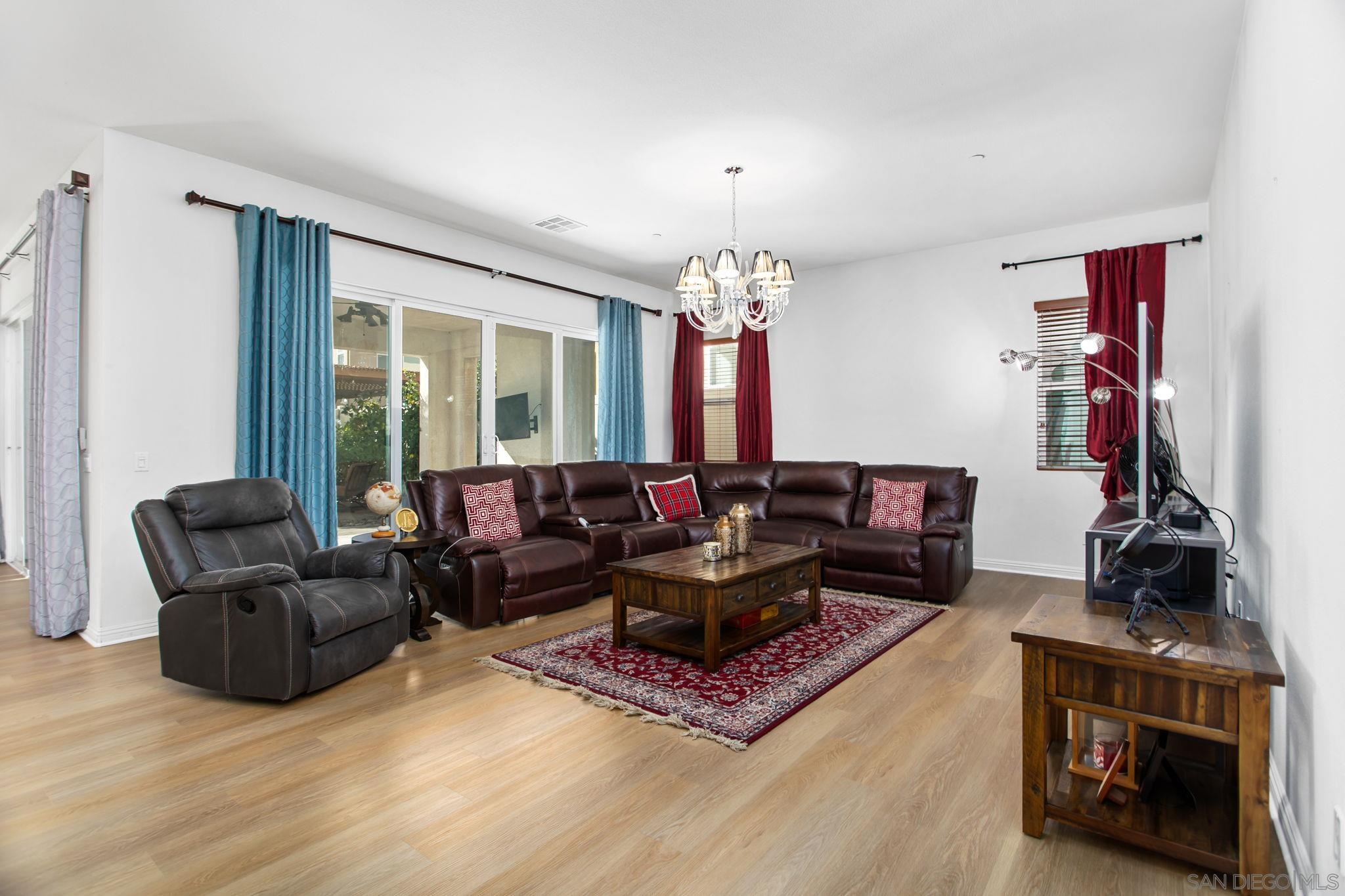 Detail Gallery Image 3 of 36 For 1818  Santa Christina Ave, Chula Vista,  CA 91913 - 4 Beds | 3/1 Baths