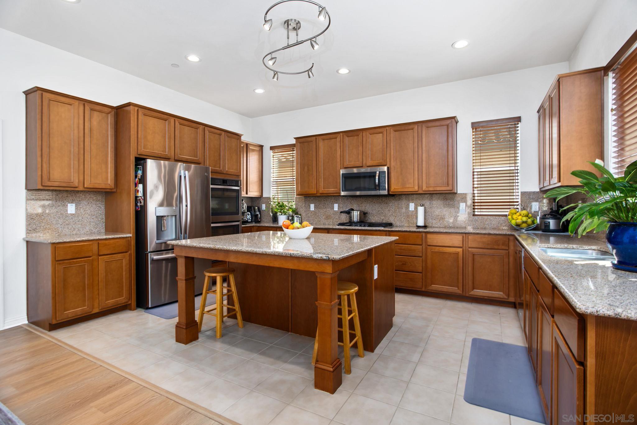 Detail Gallery Image 4 of 36 For 1818  Santa Christina Ave, Chula Vista,  CA 91913 - 4 Beds | 3/1 Baths