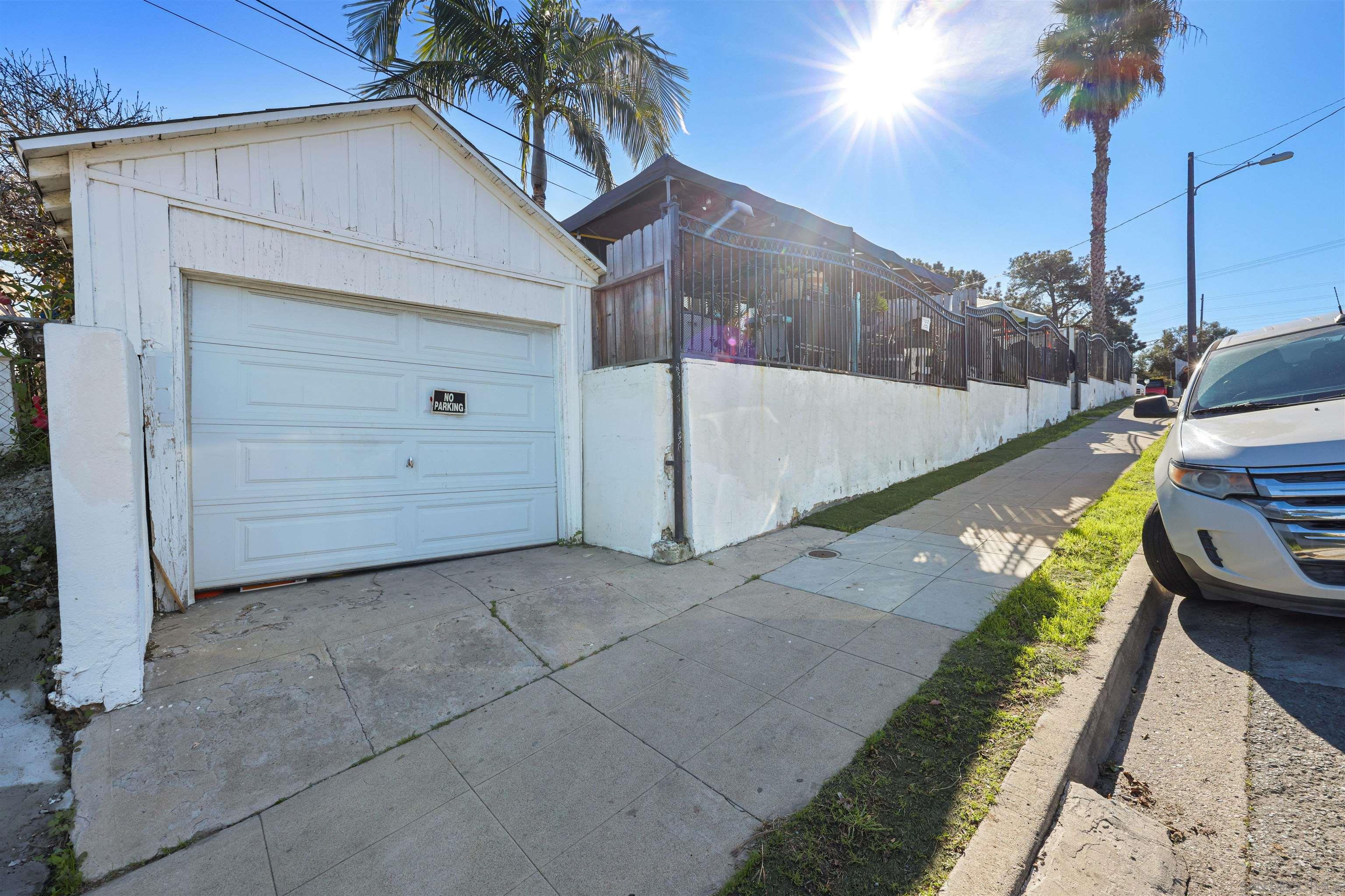 Detail Gallery Image 6 of 18 For 853 S 32nd St, San Diego,  CA 92113 - – Beds | – Baths