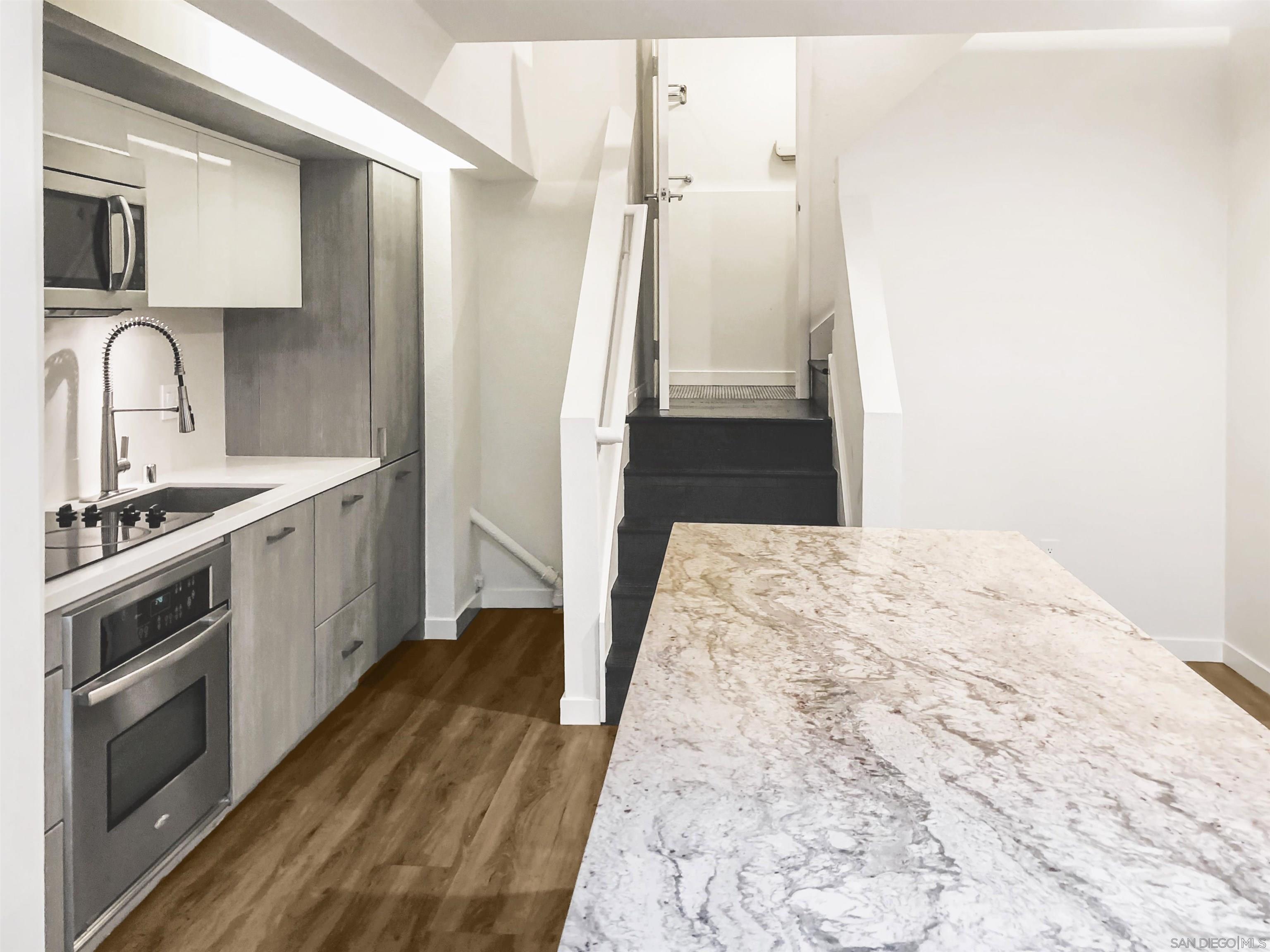 Detail Gallery Image 5 of 20 For 1944  State St  1, San Diego,  CA 92101 - 2 Beds | 1 Baths