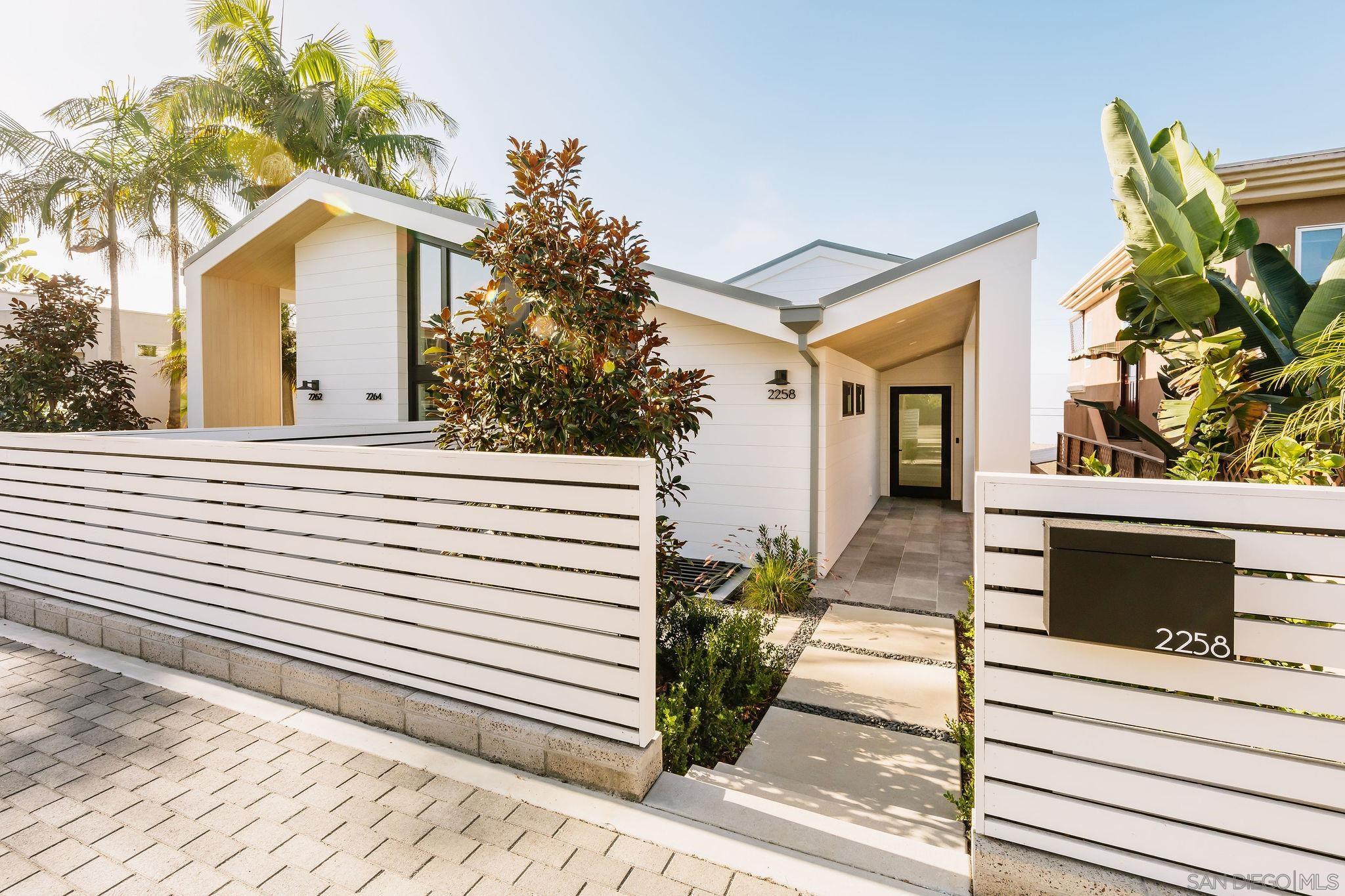 Detail Gallery Image 2 of 29 For 2258  Cambridge Ave, Cardiff By The Sea,  CA 92007 - 4 Beds | 3/2 Baths