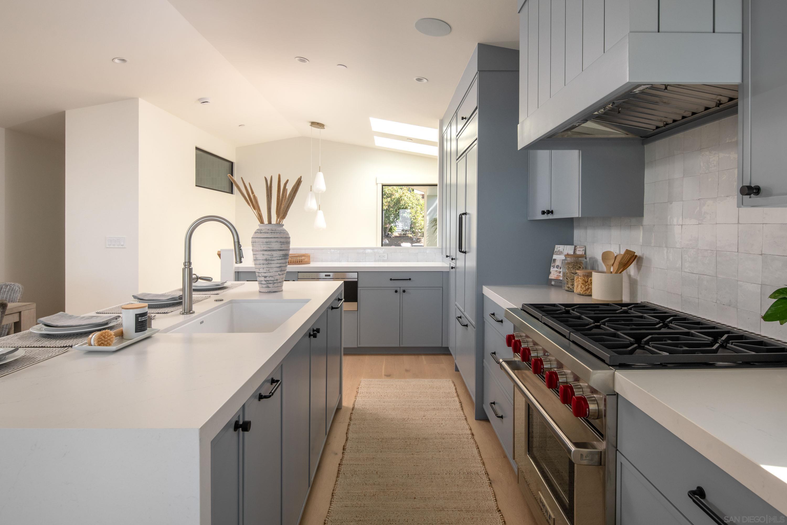 Detail Gallery Image 13 of 29 For 2258  Cambridge Ave, Cardiff By The Sea,  CA 92007 - 4 Beds | 3/2 Baths