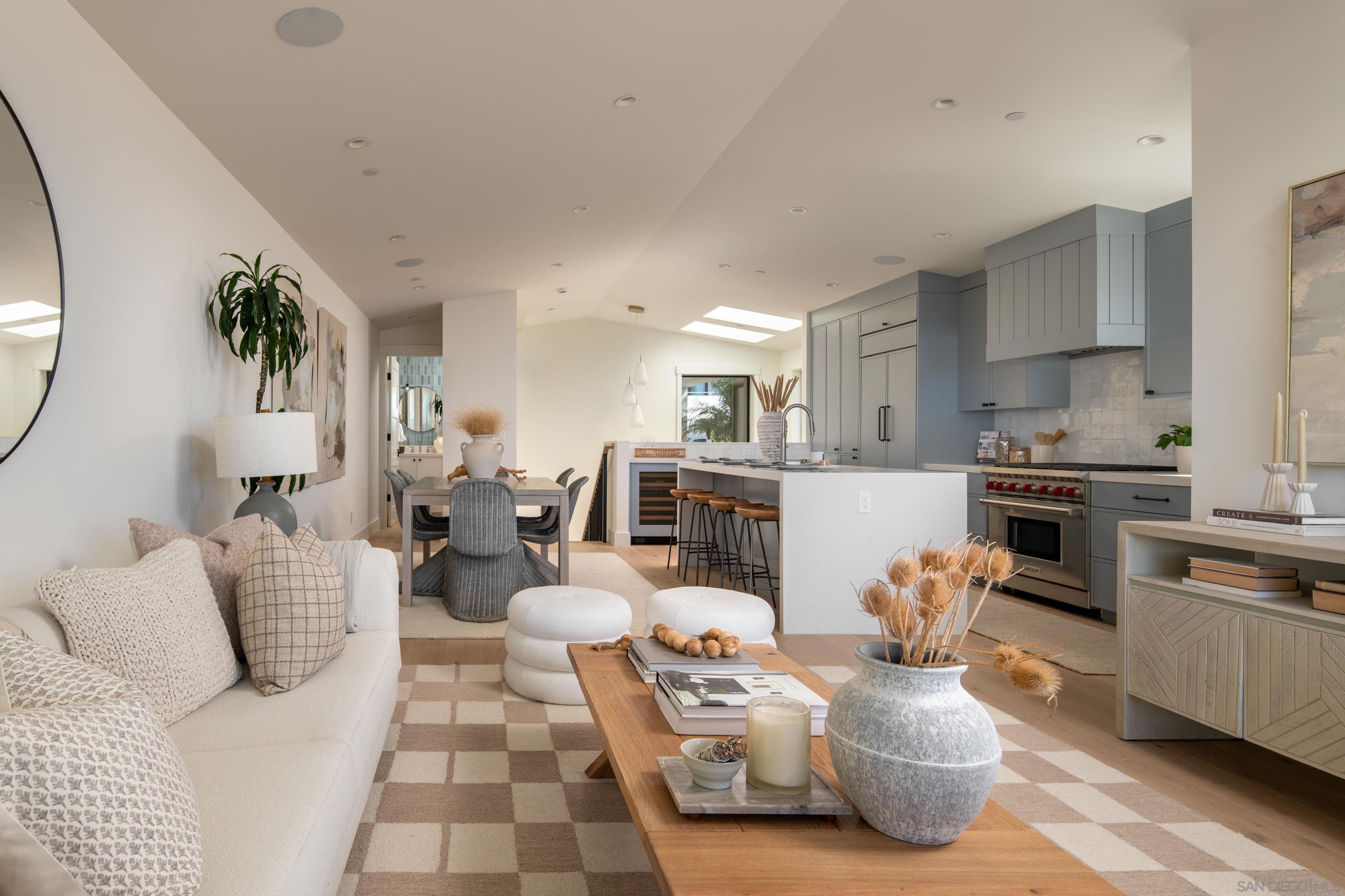 Detail Gallery Image 15 of 29 For 2258  Cambridge Ave, Cardiff By The Sea,  CA 92007 - 4 Beds | 3/2 Baths