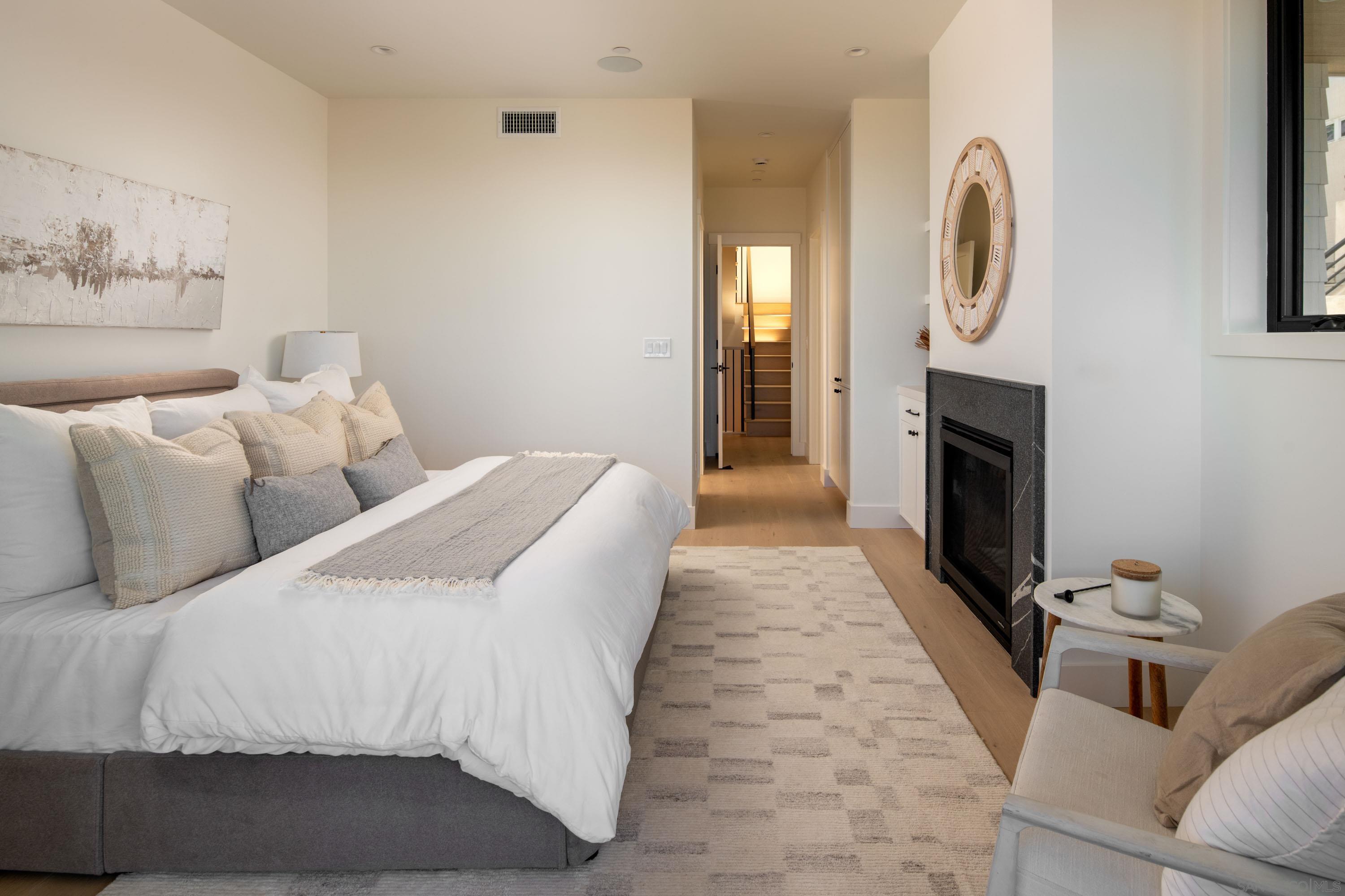 Detail Gallery Image 19 of 29 For 2258  Cambridge Ave, Cardiff By The Sea,  CA 92007 - 4 Beds | 3/2 Baths