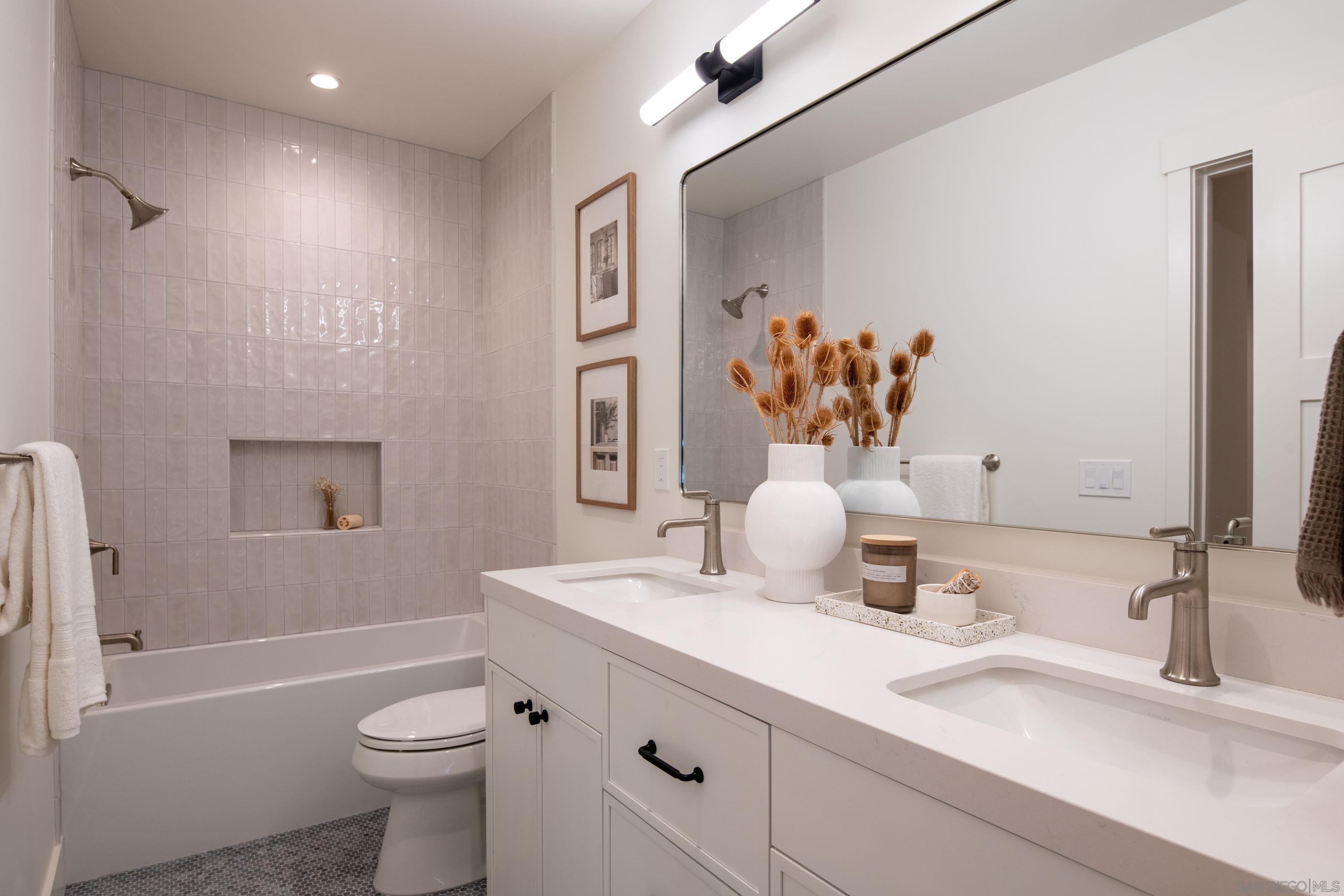 Detail Gallery Image 21 of 29 For 2258  Cambridge Ave, Cardiff By The Sea,  CA 92007 - 4 Beds | 3/2 Baths