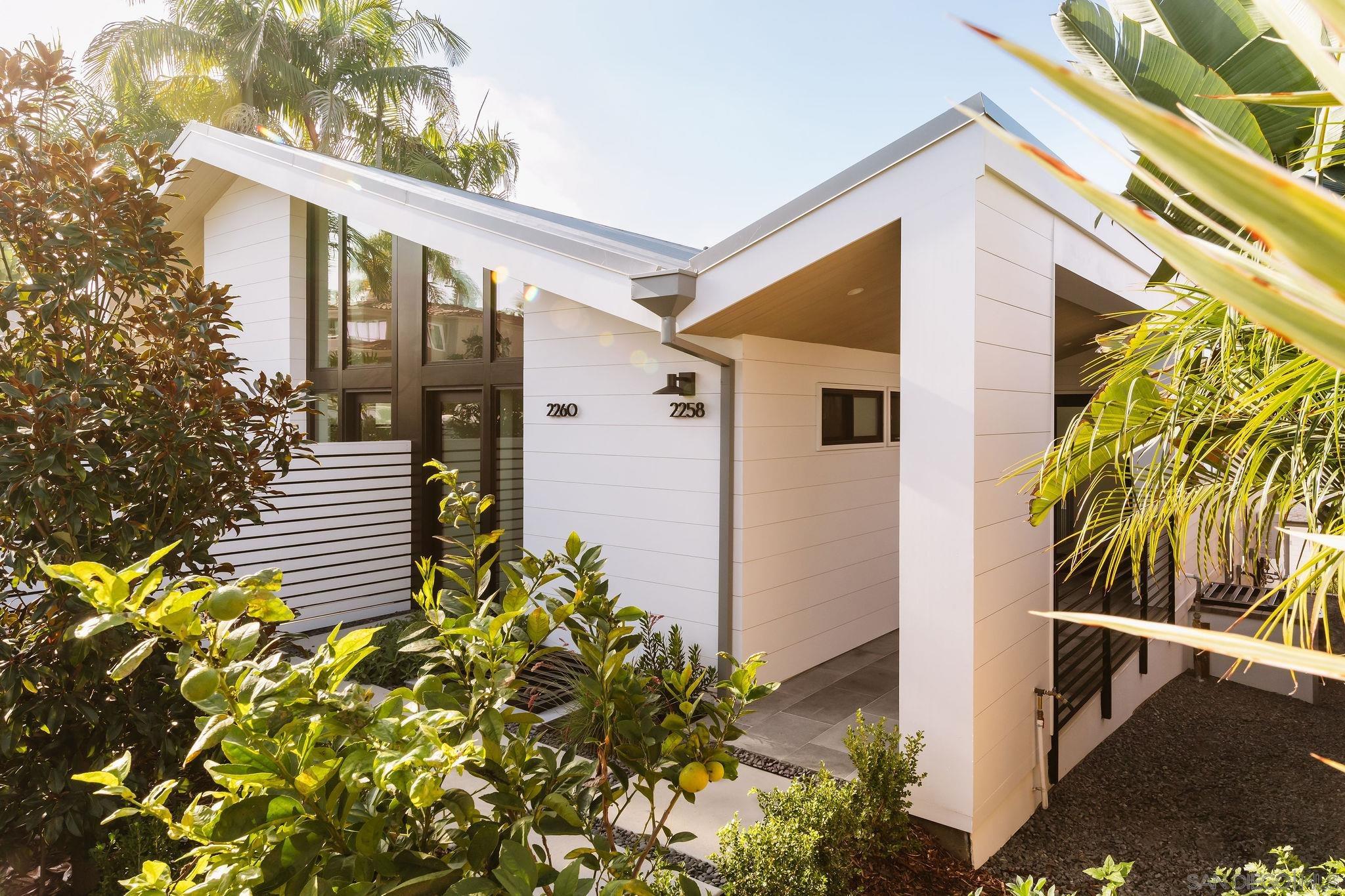 Detail Gallery Image 4 of 29 For 2258  Cambridge Ave, Cardiff By The Sea,  CA 92007 - 4 Beds | 3/2 Baths