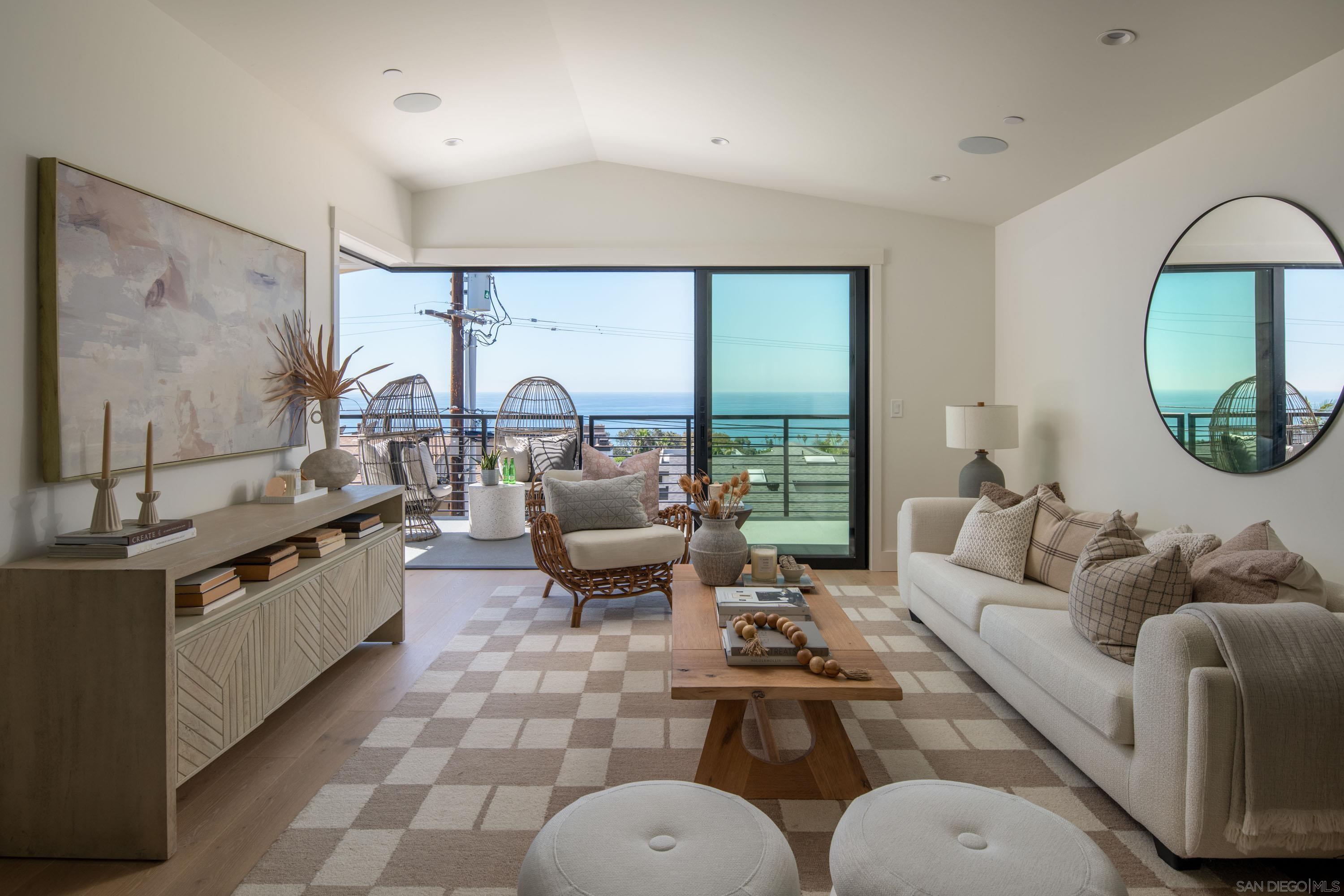 Detail Gallery Image 6 of 29 For 2258  Cambridge Ave, Cardiff By The Sea,  CA 92007 - 4 Beds | 3/2 Baths