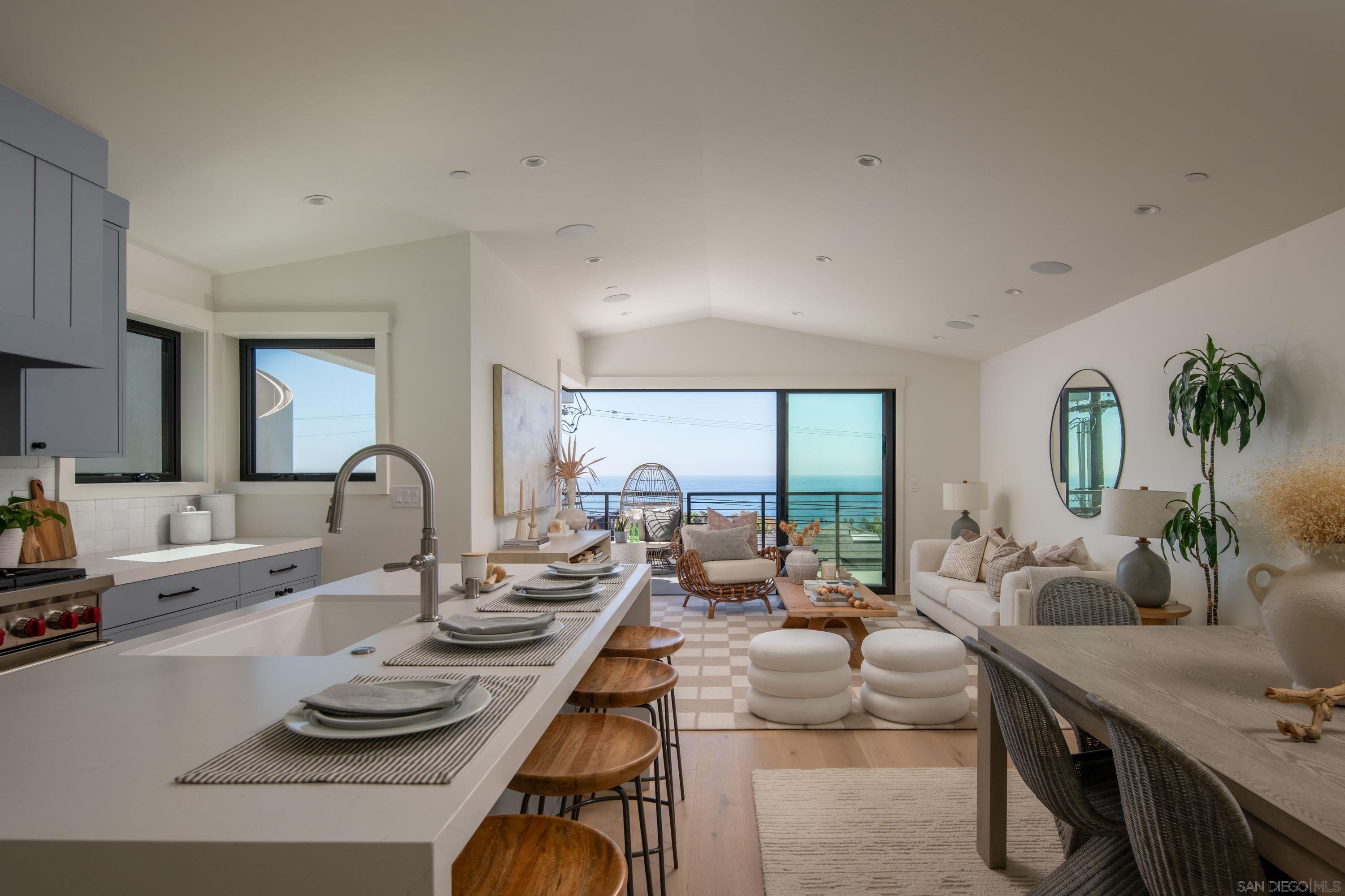 Detail Gallery Image 9 of 29 For 2258  Cambridge Ave, Cardiff By The Sea,  CA 92007 - 4 Beds | 3/2 Baths